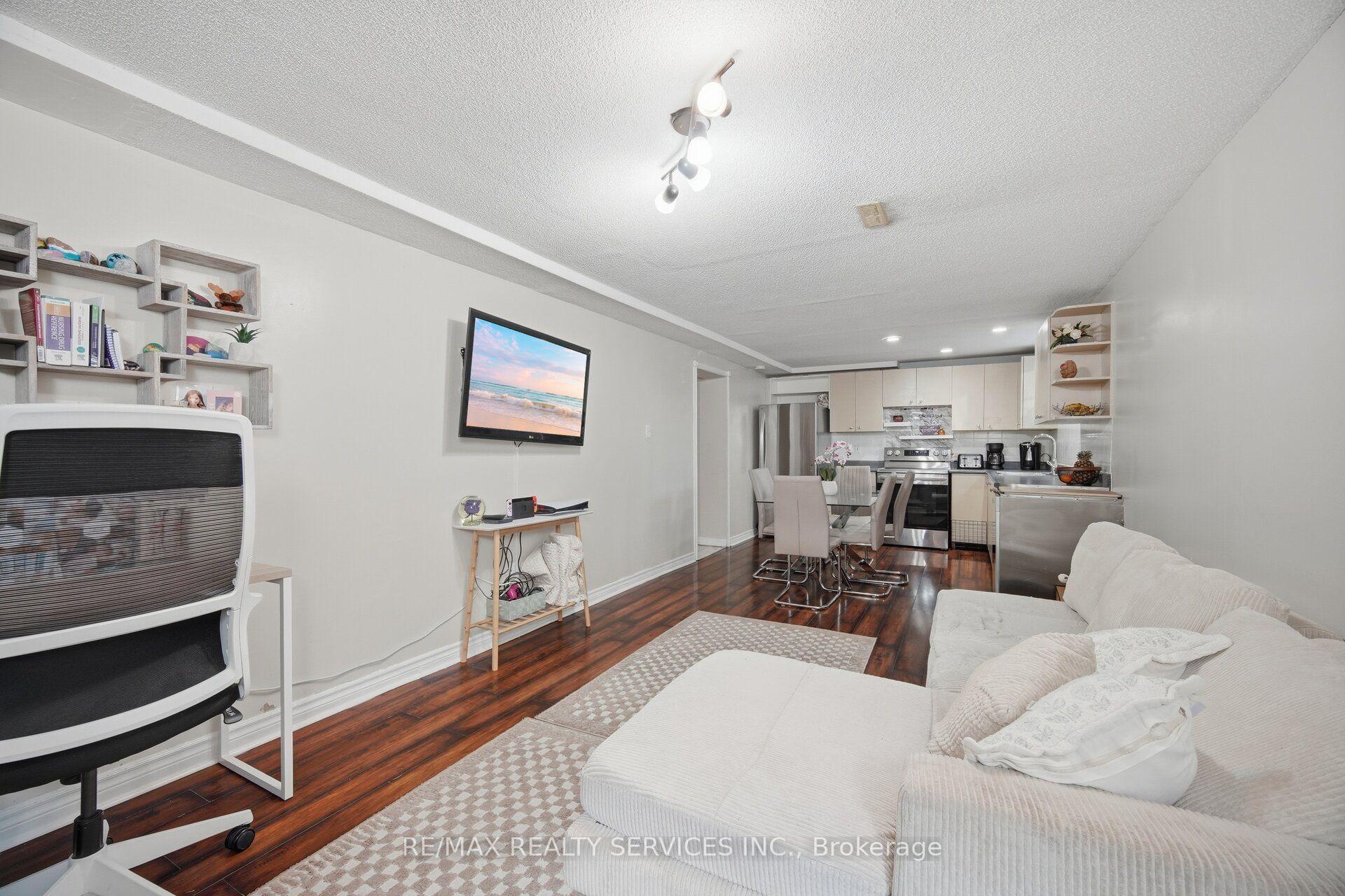 Photo 40 of 12 Ladin Drive, Brampton, Westgate — HOMEH