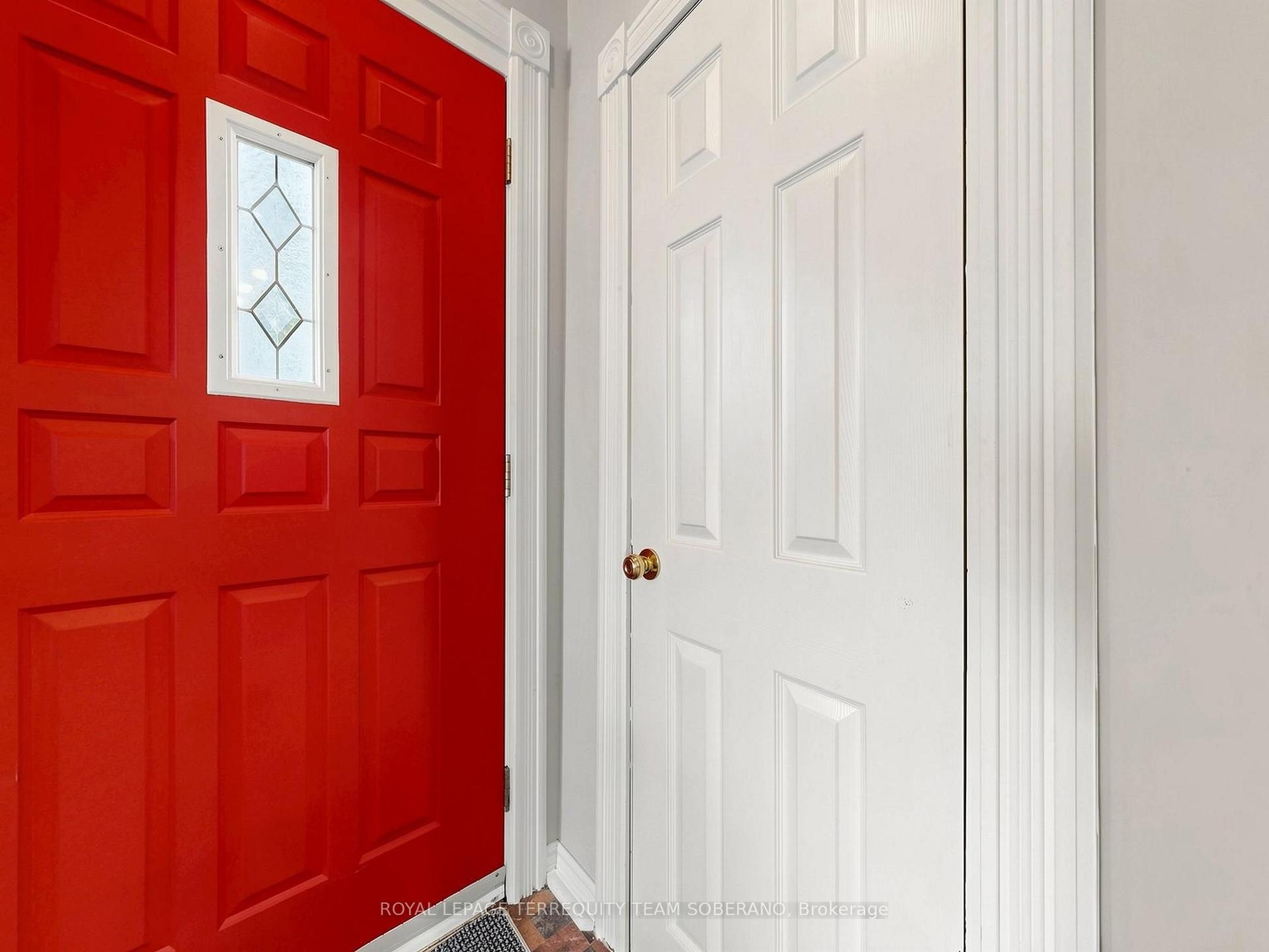Photo 5 of 16 Clearbrooke Circle, Etobicoke, Rexdale-Kipling — HOMEH