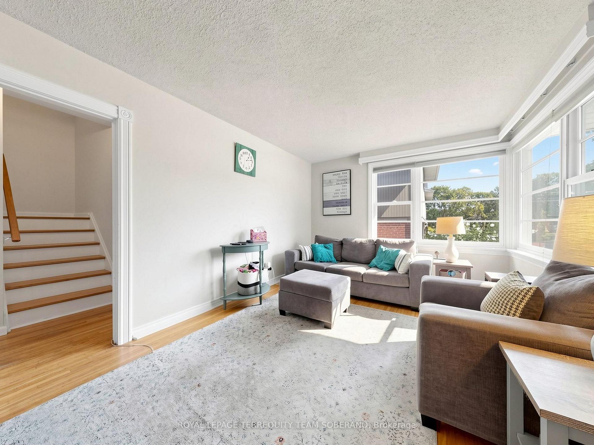 Photo 10 of 16 Clearbrooke Circle, Etobicoke, Rexdale-Kipling — HOMEH
