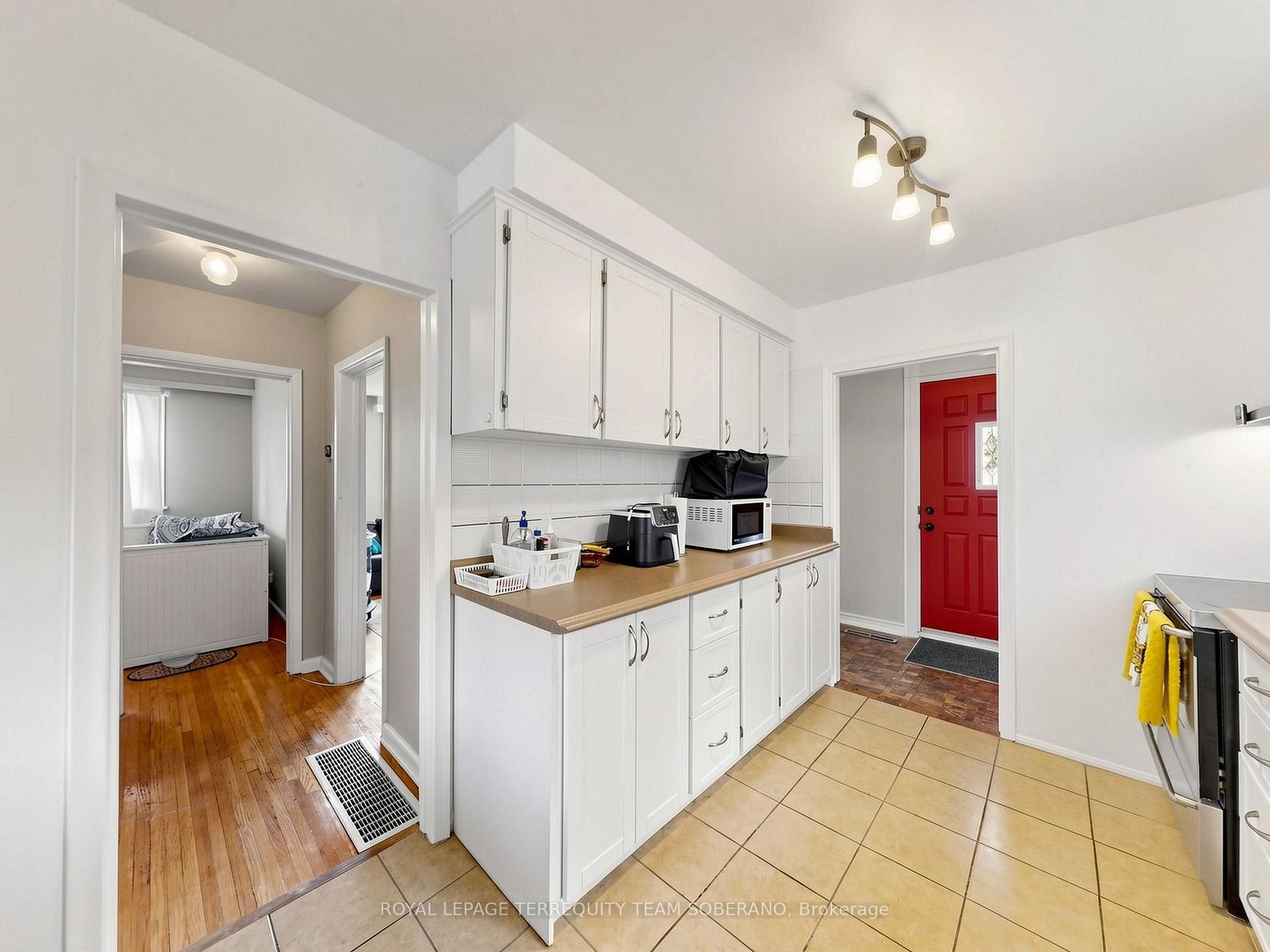 Photo 14 of 16 Clearbrooke Circle, Etobicoke, Rexdale-Kipling — HOMEH
