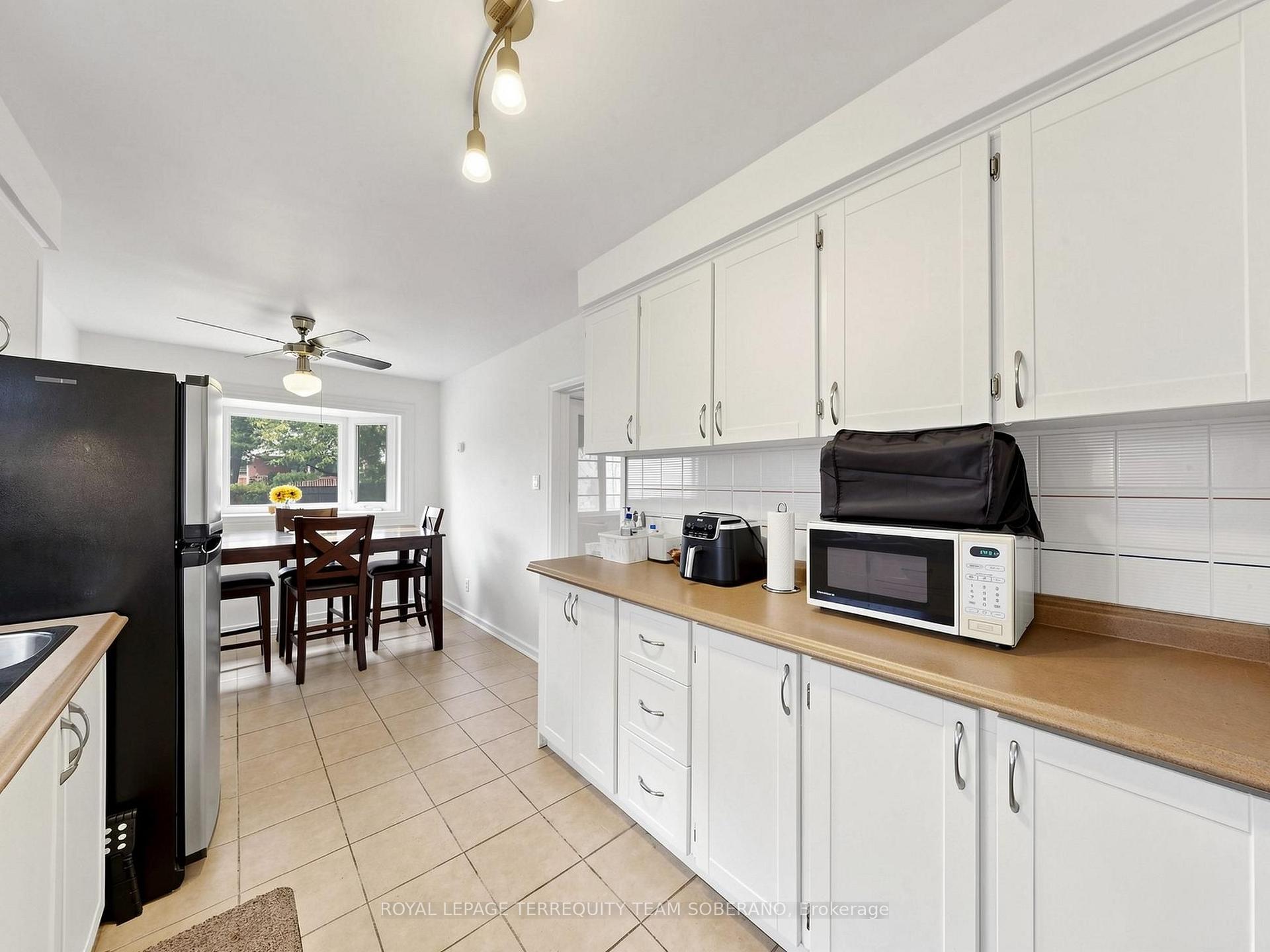 Photo 15 of 16 Clearbrooke Circle, Etobicoke, Rexdale-Kipling — HOMEH