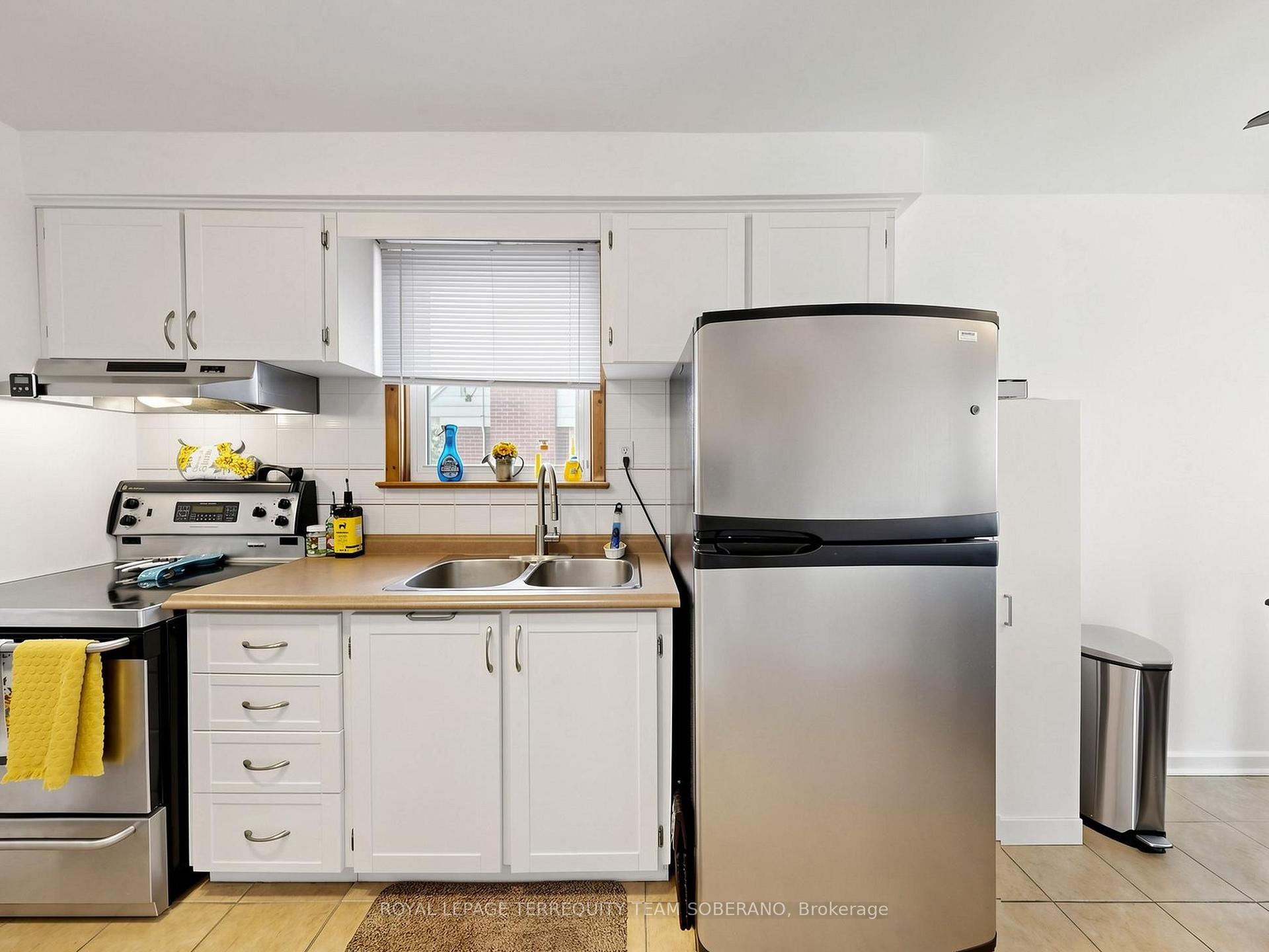 Photo 17 of 16 Clearbrooke Circle, Etobicoke, Rexdale-Kipling — HOMEH