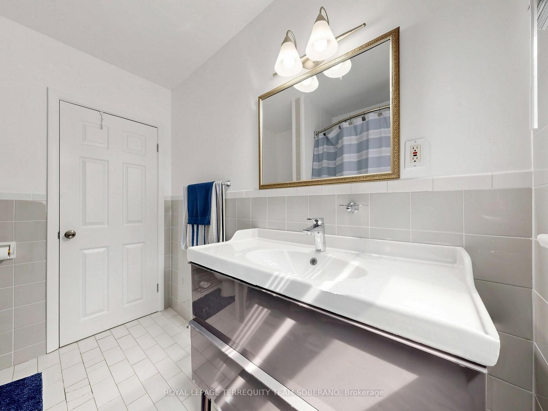 Photo 30 of 16 Clearbrooke Circle, Etobicoke, Rexdale-Kipling — HOMEH