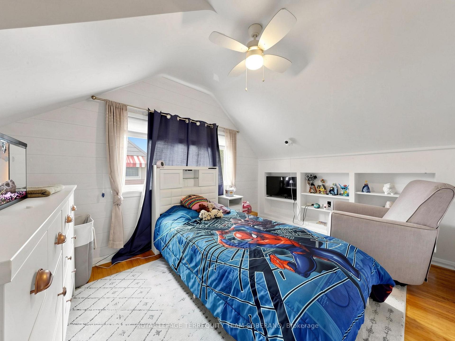 Photo 33 of 16 Clearbrooke Circle, Etobicoke, Rexdale-Kipling — HOMEH