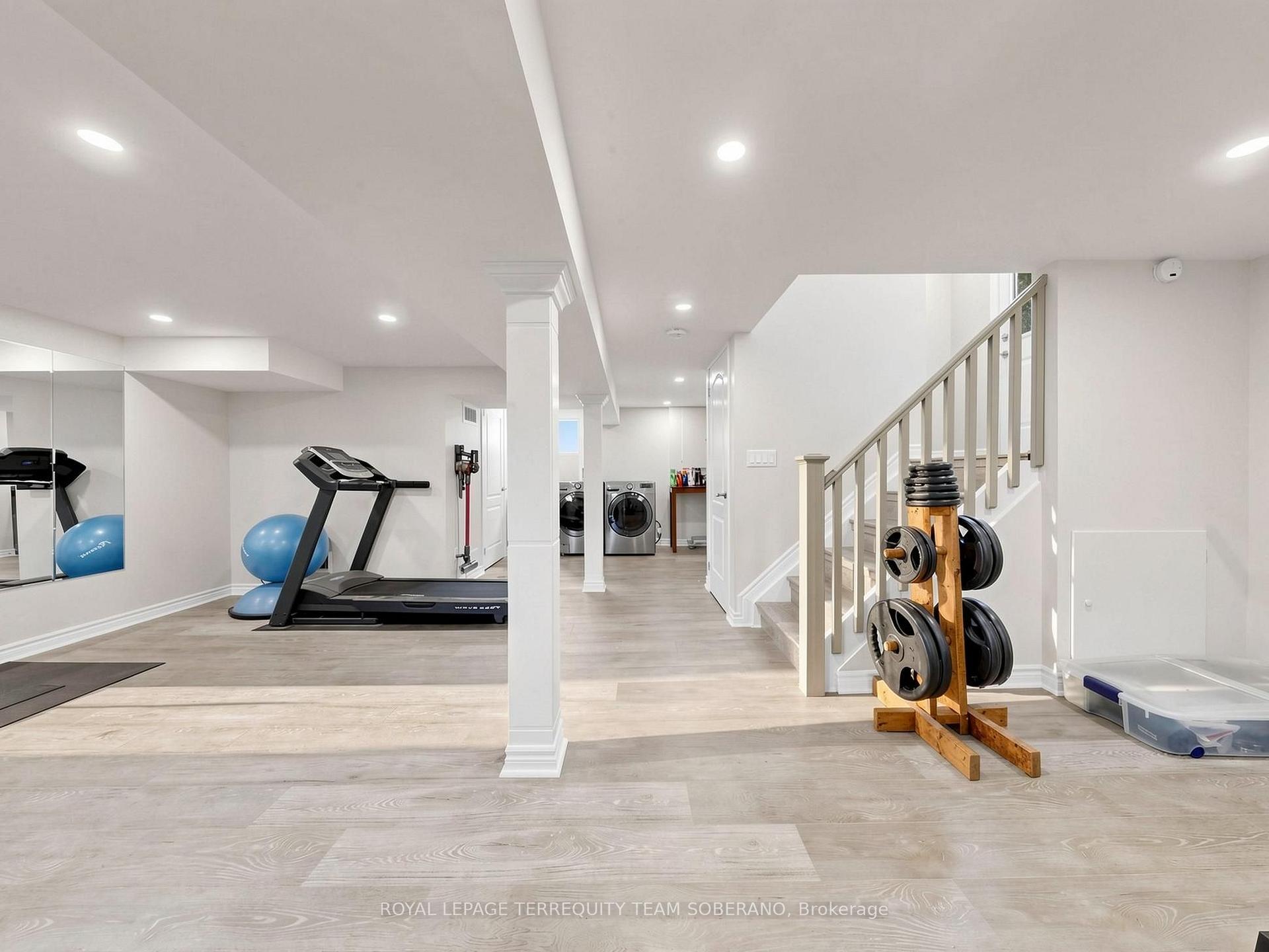 Photo 36 of 16 Clearbrooke Circle, Etobicoke, Rexdale-Kipling — HOMEH