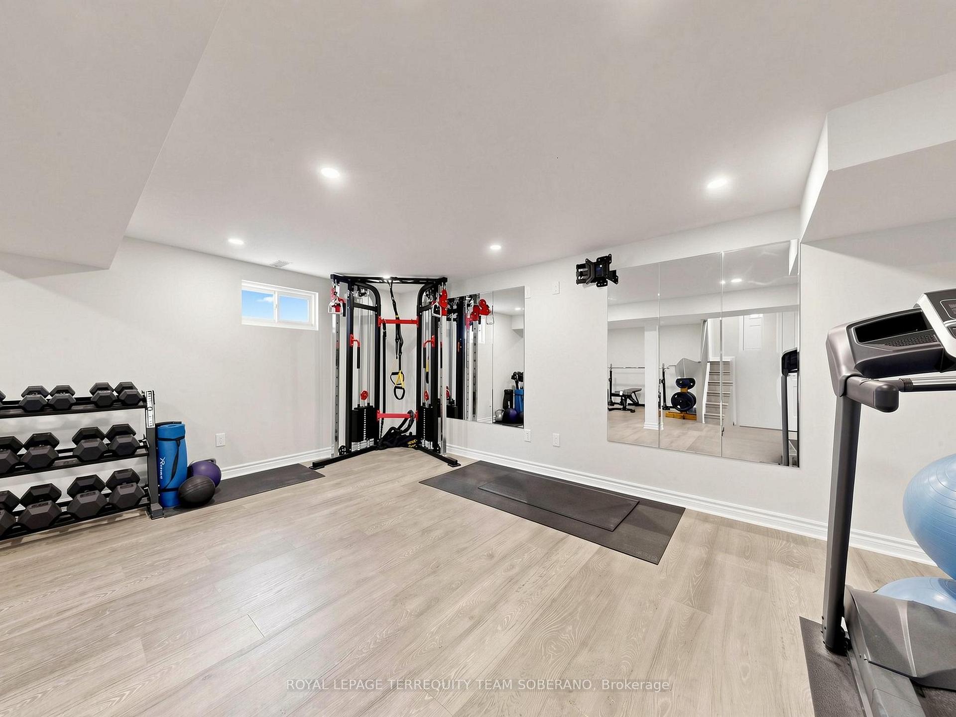 Photo 40 of 16 Clearbrooke Circle, Etobicoke, Rexdale-Kipling — HOMEH