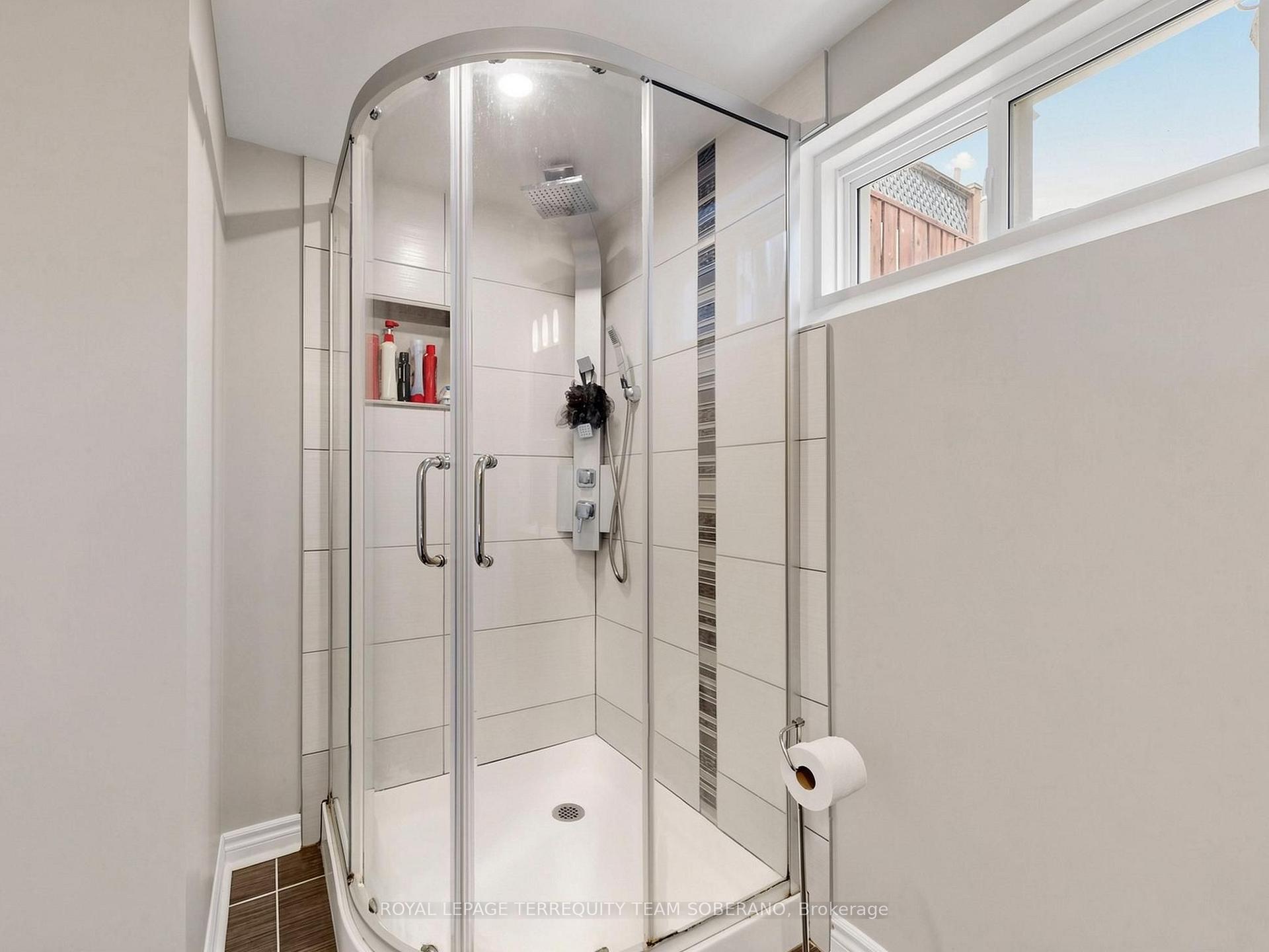 Photo 43 of 16 Clearbrooke Circle, Etobicoke, Rexdale-Kipling — HOMEH
