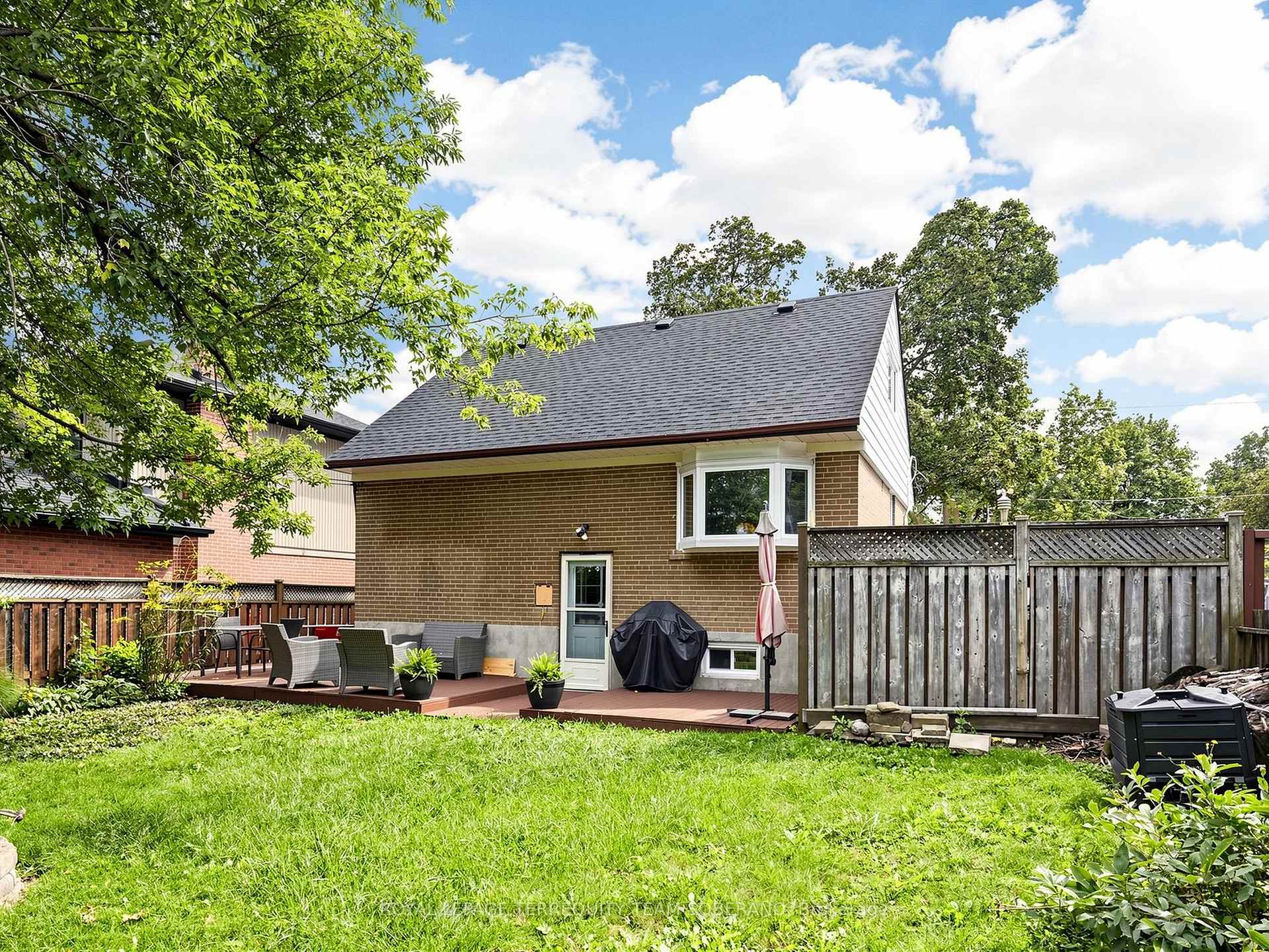 Photo 45 of 16 Clearbrooke Circle, Etobicoke, Rexdale-Kipling — HOMEH