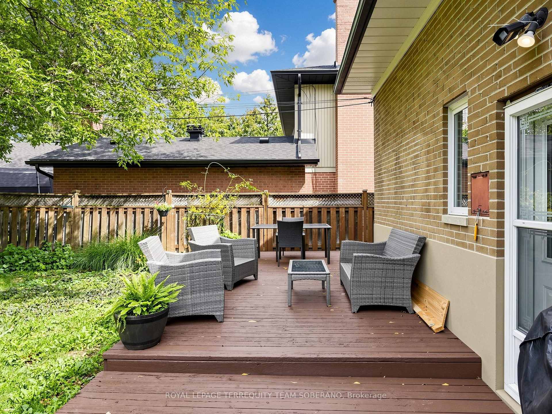 Photo 48 of 16 Clearbrooke Circle, Etobicoke, Rexdale-Kipling — HOMEH