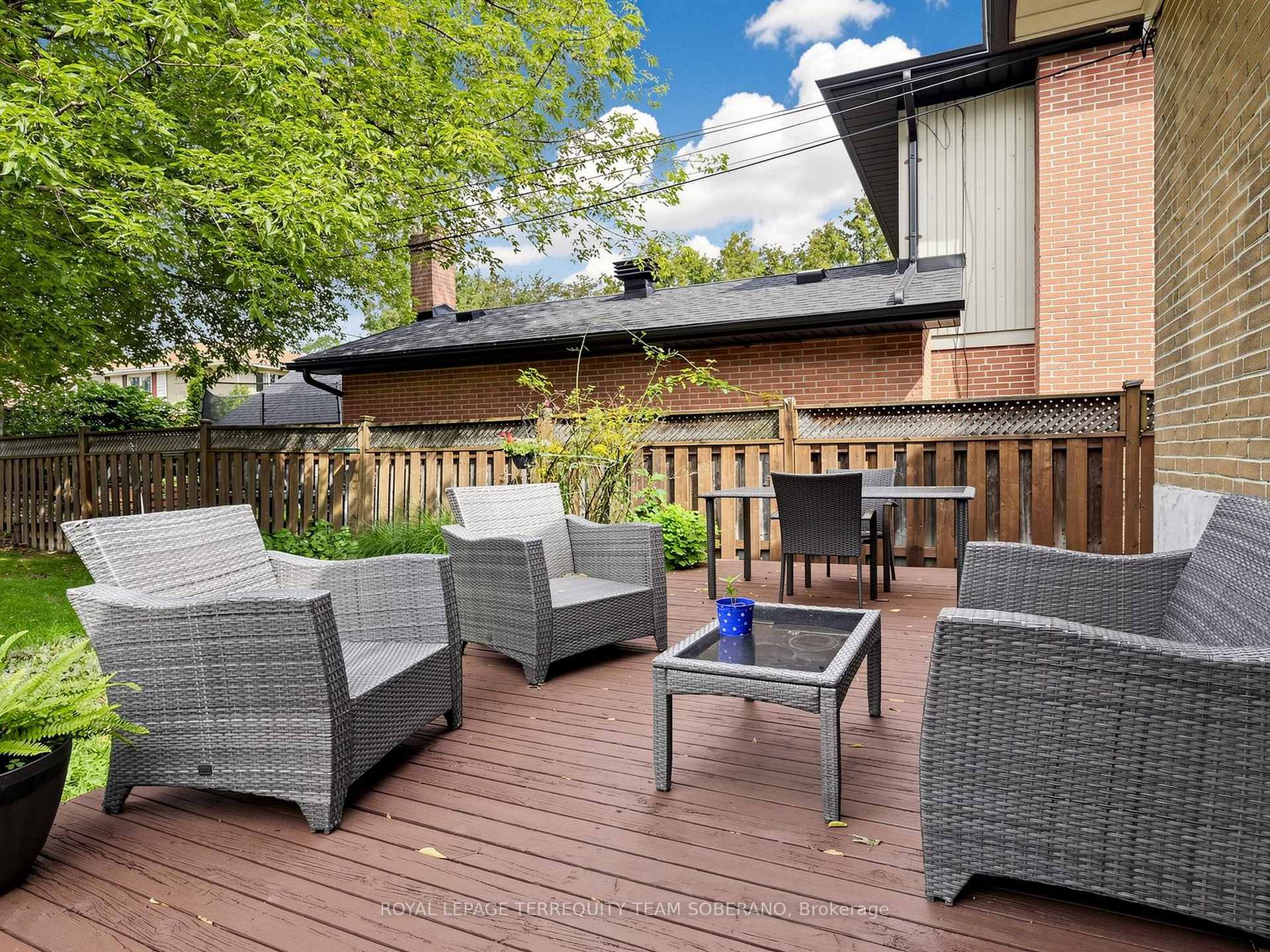 Photo 50 of 16 Clearbrooke Circle, Etobicoke, Rexdale-Kipling — HOMEH