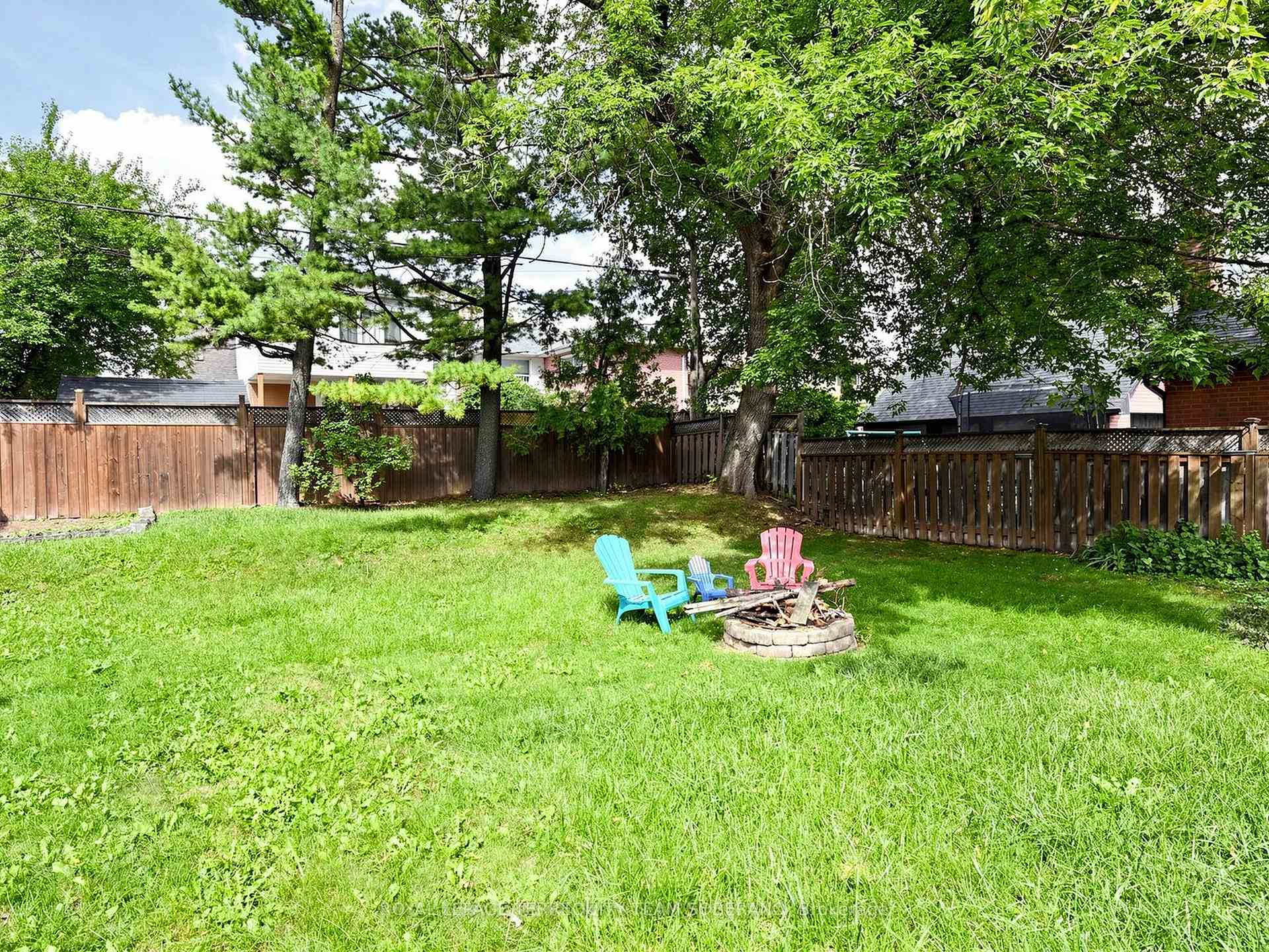 Photo 58 of 16 Clearbrooke Circle, Etobicoke, Rexdale-Kipling — HOMEH