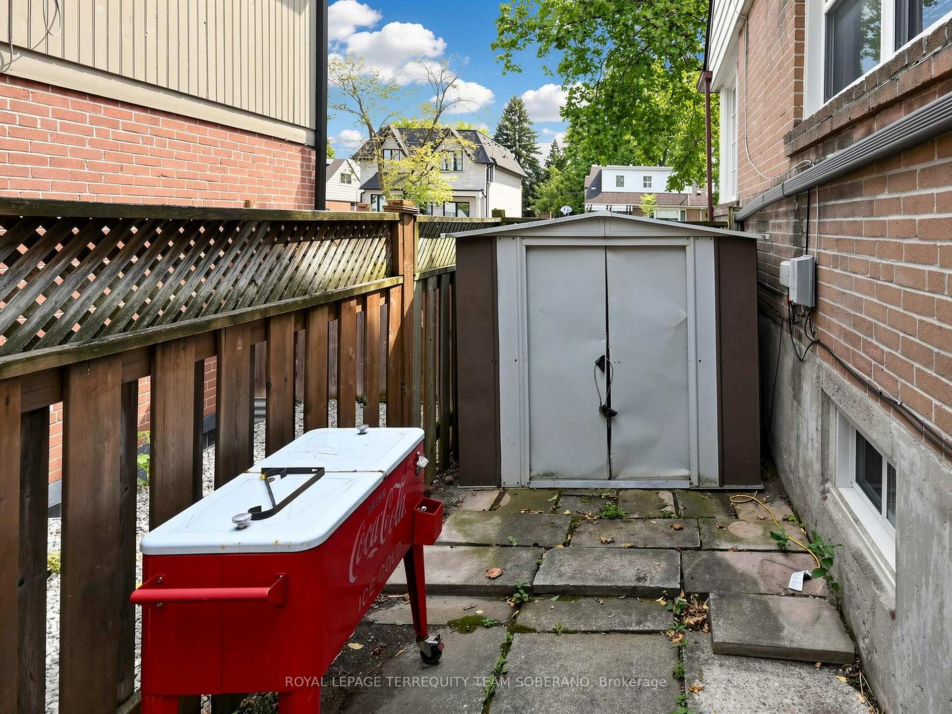 Photo 59 of 16 Clearbrooke Circle, Etobicoke, Rexdale-Kipling — HOMEH