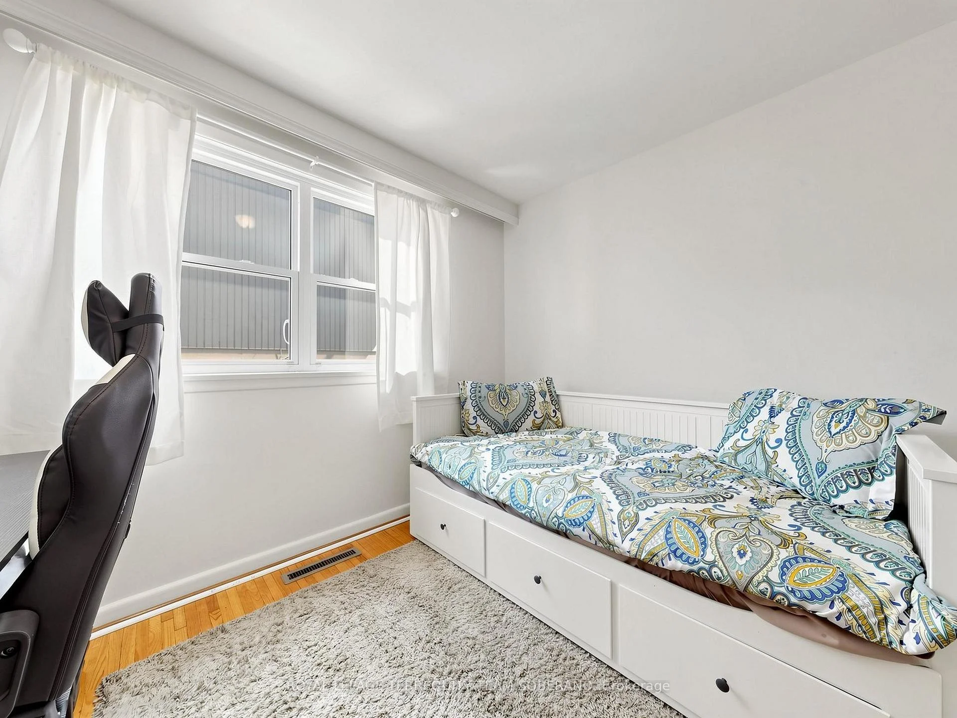 Photo 25 of 16 Clearbrooke Circle, Etobicoke, Rexdale-Kipling — HOMEH