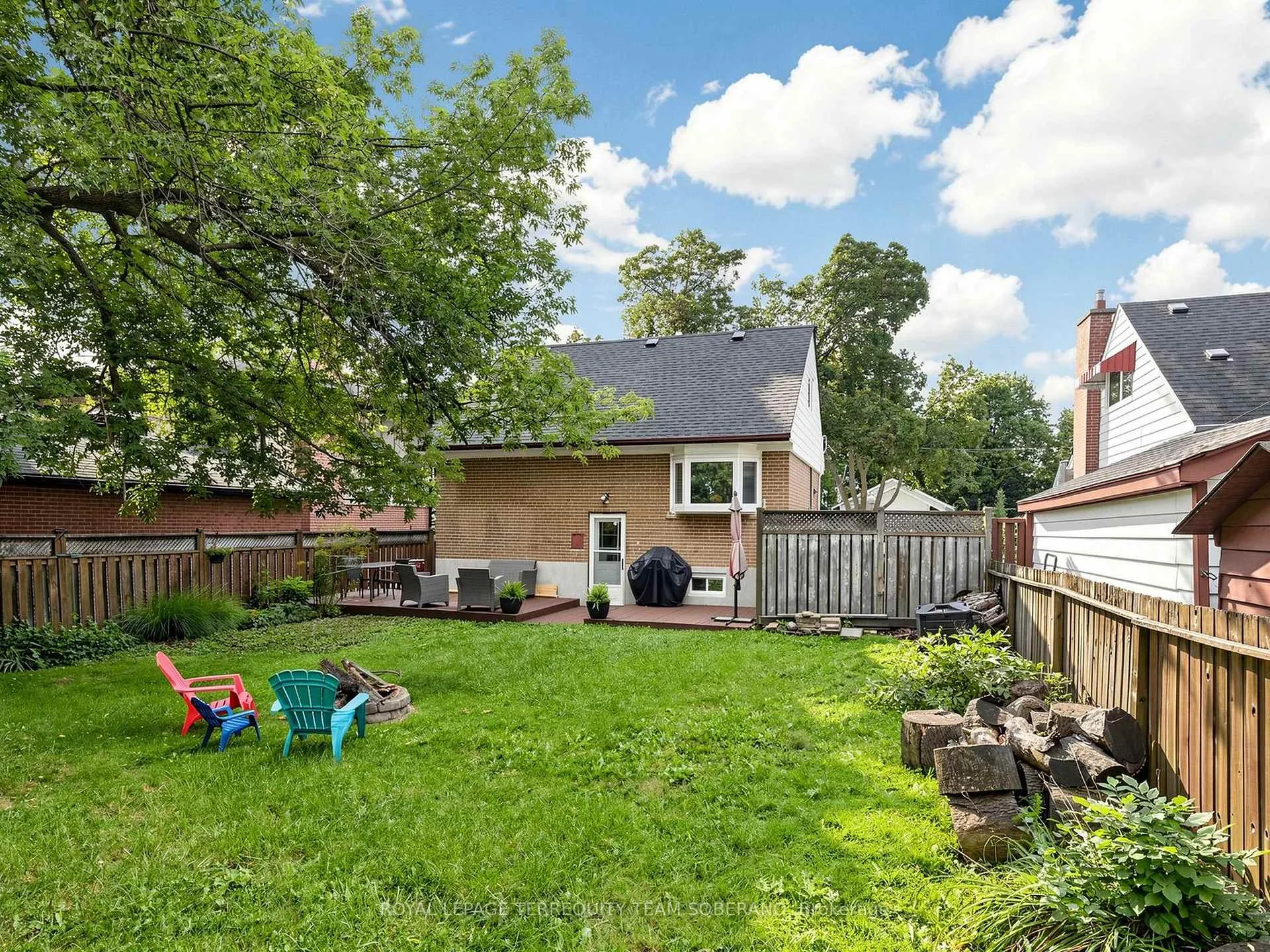 Photo 49 of 16 Clearbrooke Circle, Etobicoke, Rexdale-Kipling — HOMEH