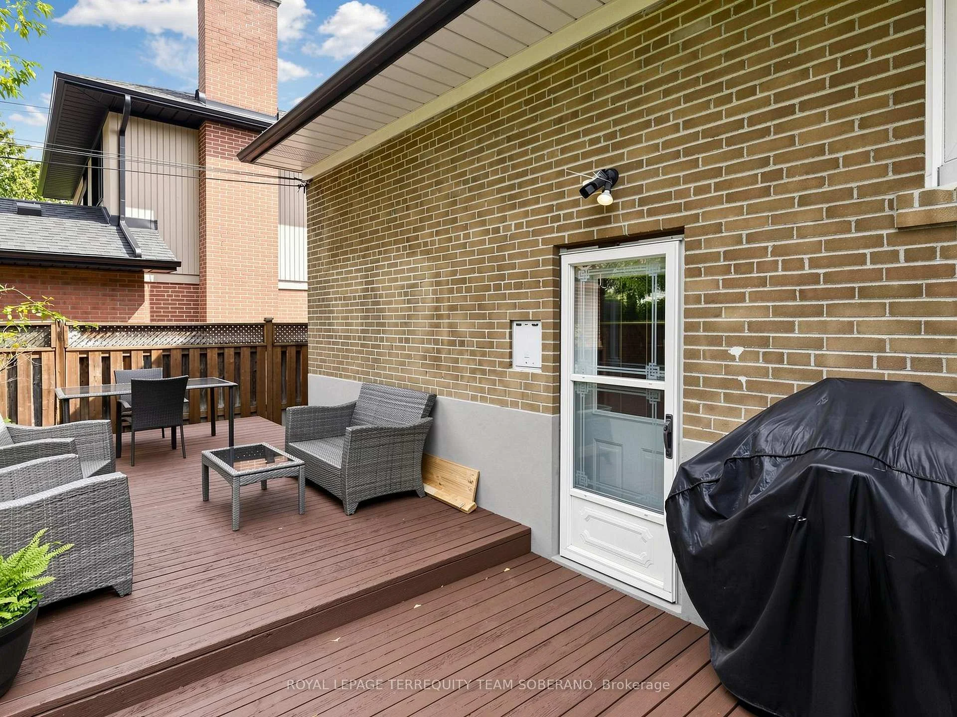 Photo 51 of 16 Clearbrooke Circle, Etobicoke, Rexdale-Kipling — HOMEH