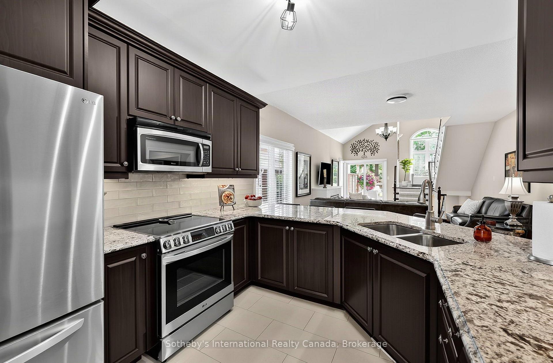 Photo 10 of 48 Thomas Drive, Collingwood — HOMEH