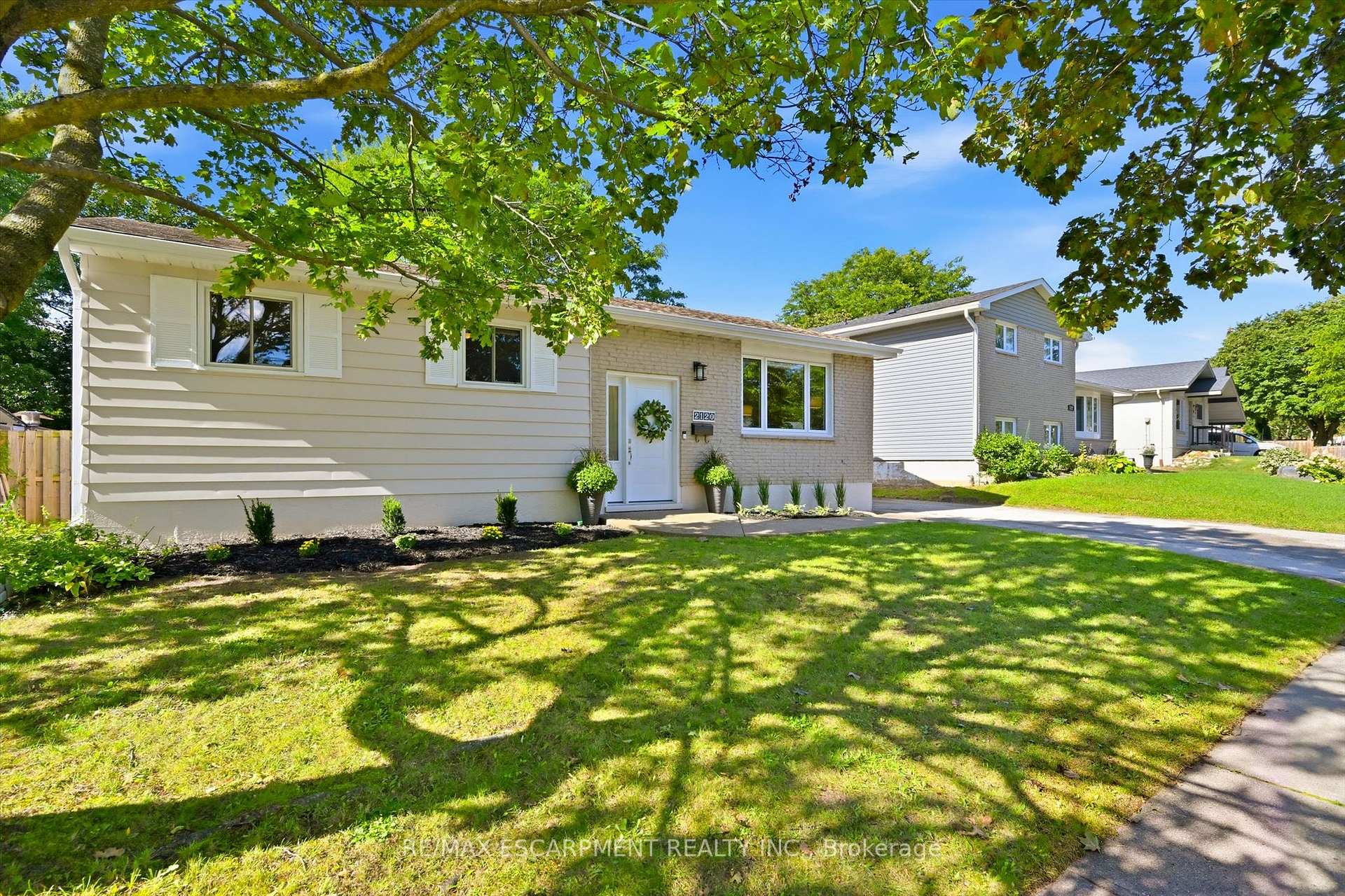 Photo 1 of 2120 Cavendish Drive, Burlington, Brant Hills — HOMEH