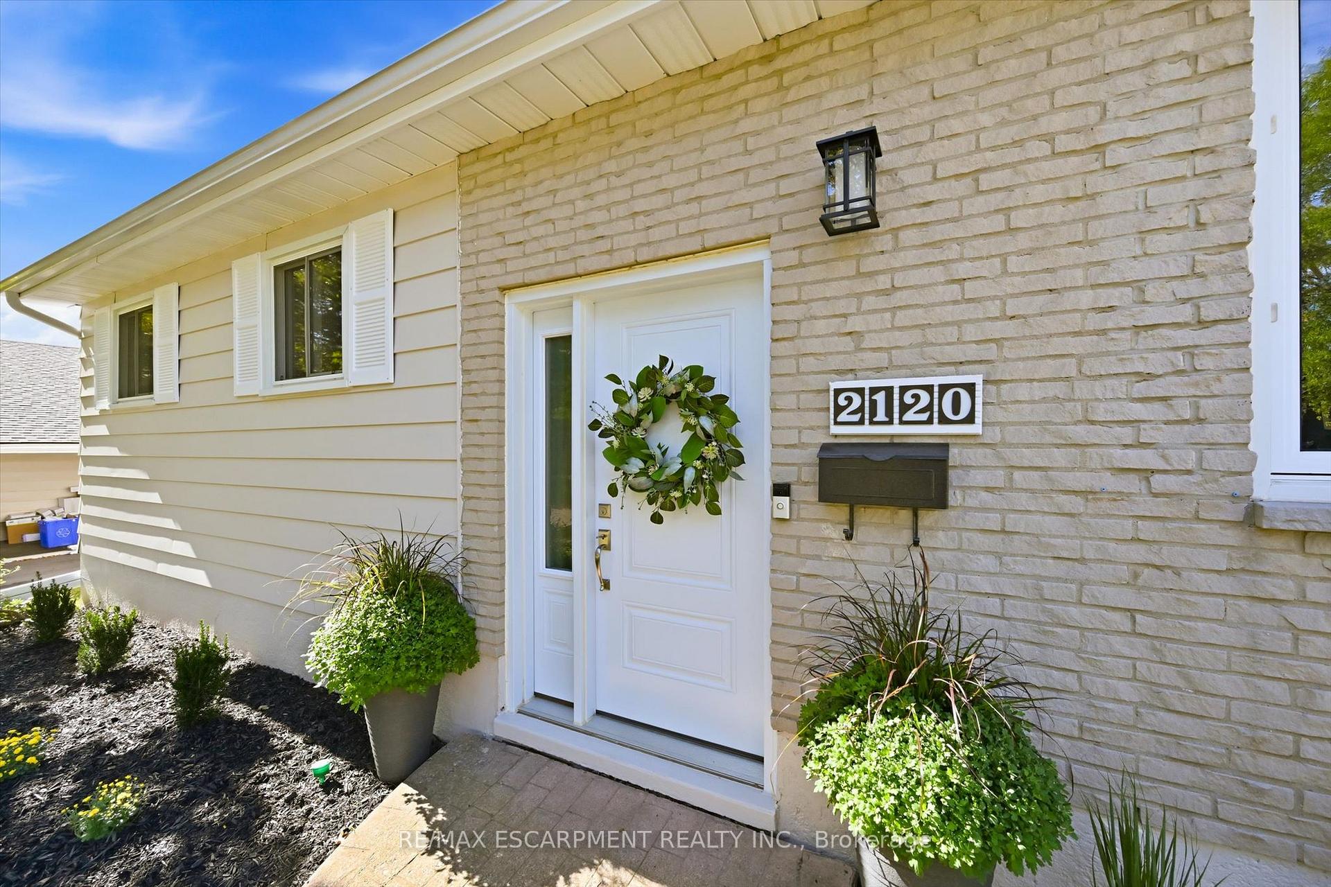 Photo 4 of 2120 Cavendish Drive, Burlington, Brant Hills — HOMEH