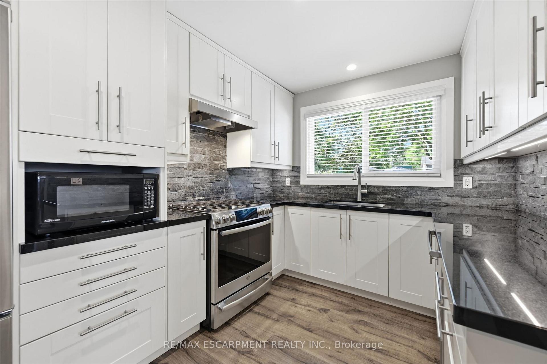 Photo 7 of 2120 Cavendish Drive, Burlington, Brant Hills — HOMEH