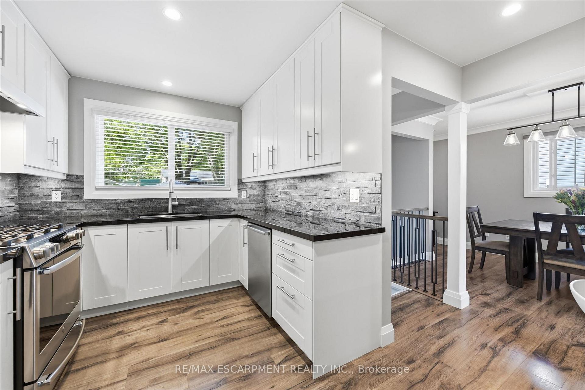 Photo 8 of 2120 Cavendish Drive, Burlington, Brant Hills — HOMEH