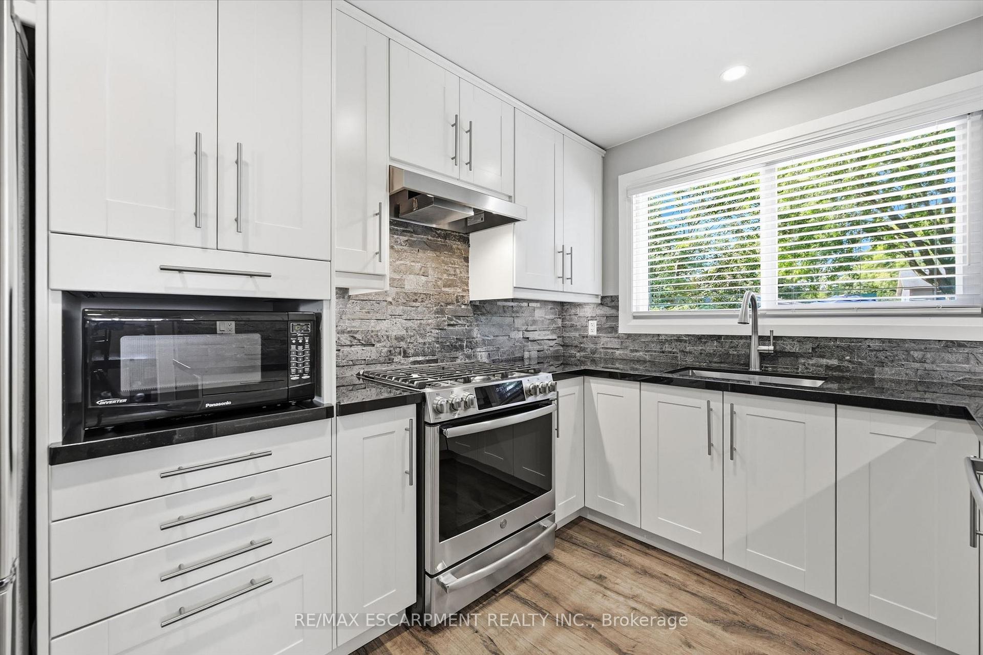 Photo 9 of 2120 Cavendish Drive, Burlington, Brant Hills — HOMEH