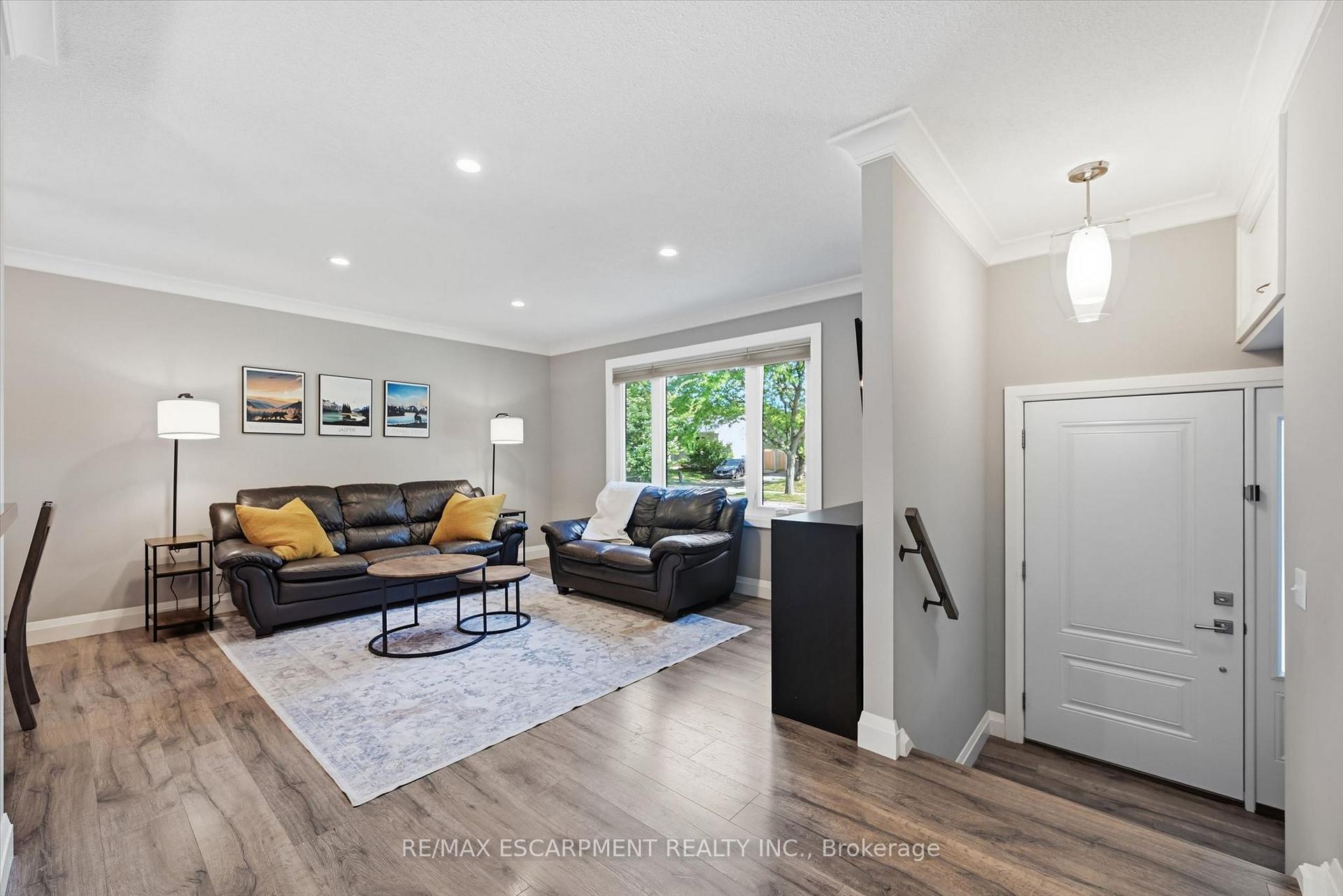 Photo 12 of 2120 Cavendish Drive, Burlington, Brant Hills — HOMEH