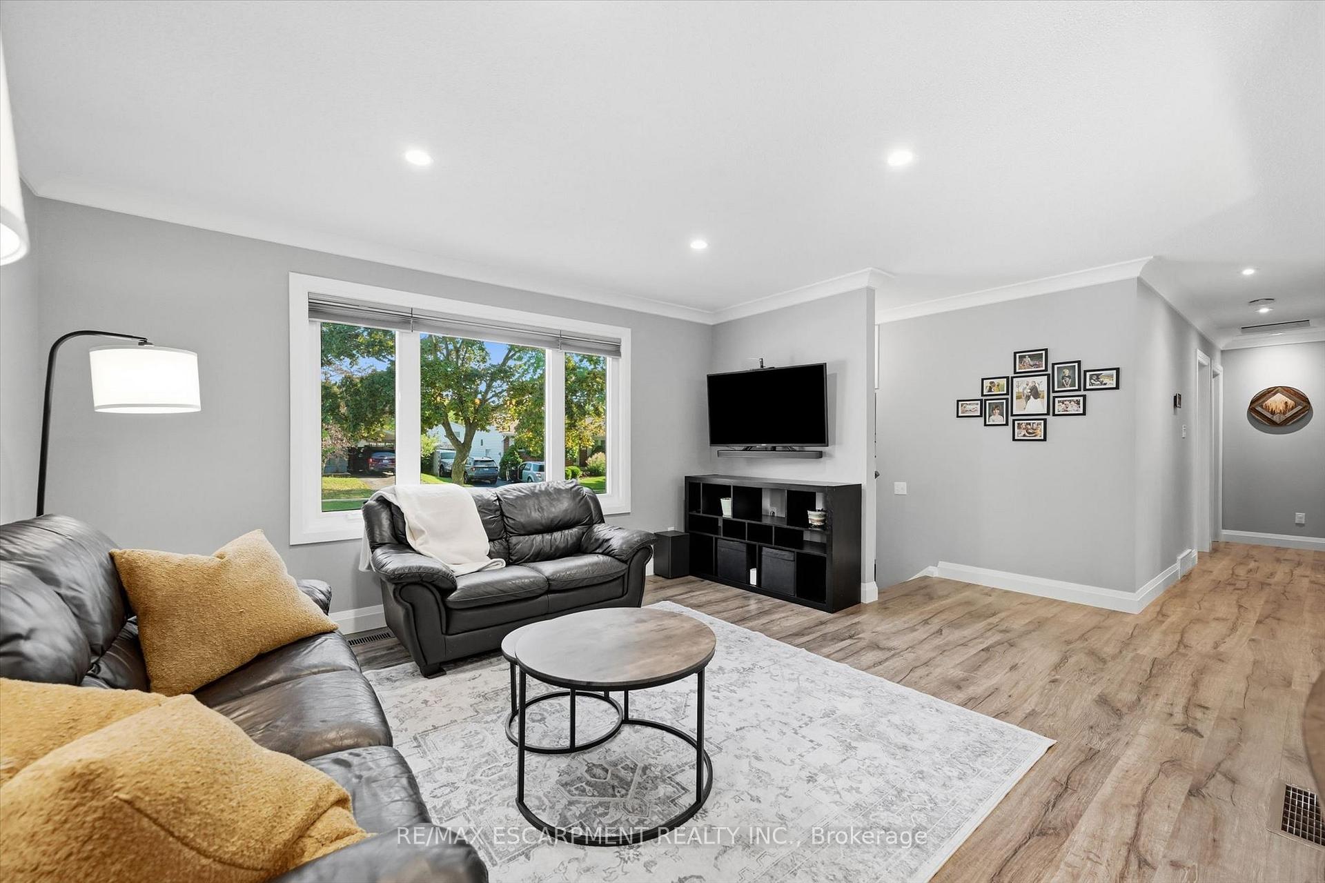 Photo 16 of 2120 Cavendish Drive, Burlington, Brant Hills — HOMEH