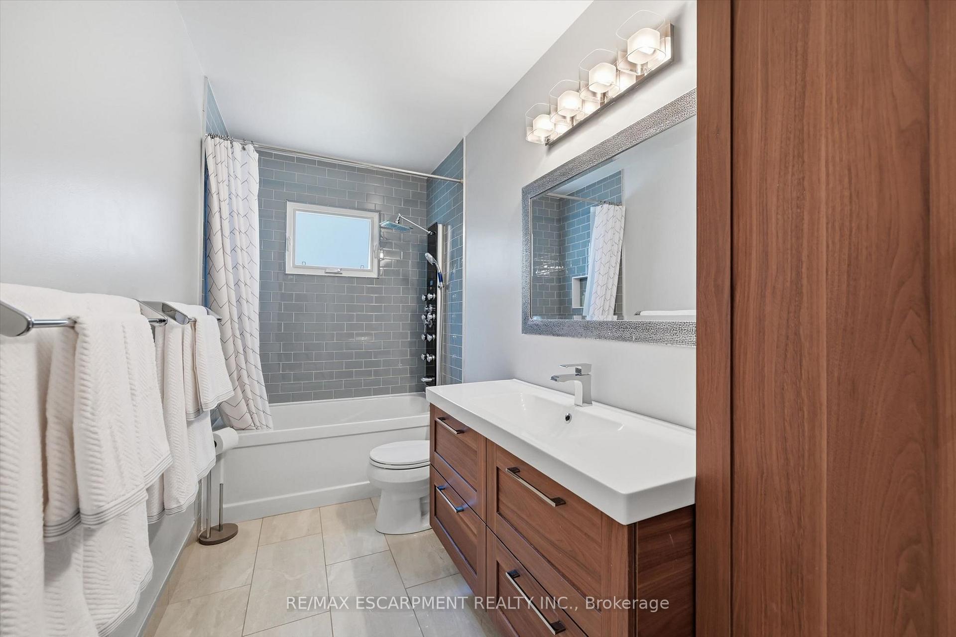 Photo 20 of 2120 Cavendish Drive, Burlington, Brant Hills — HOMEH