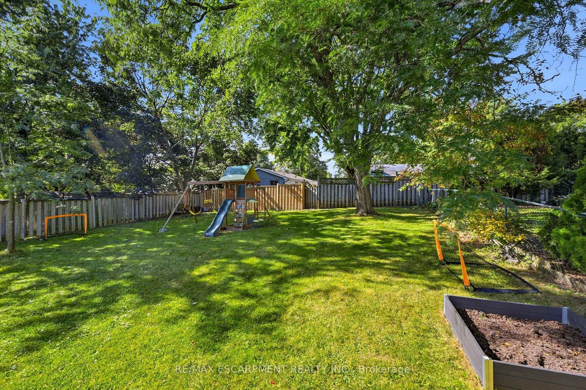 Photo 41 of 2120 Cavendish Drive, Burlington, Brant Hills — HOMEH