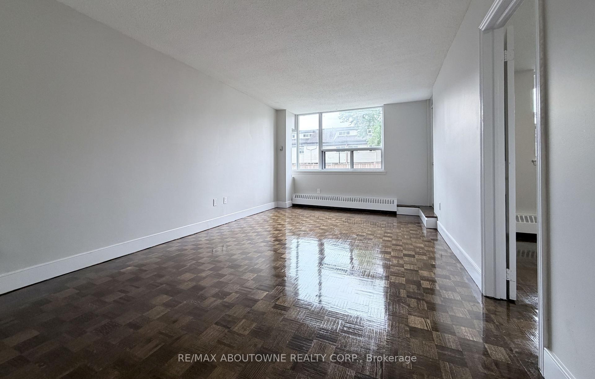 Photo 5 of Unit 101, 147 Wellington Street W, Aurora, Aurora Village — HOMEH
