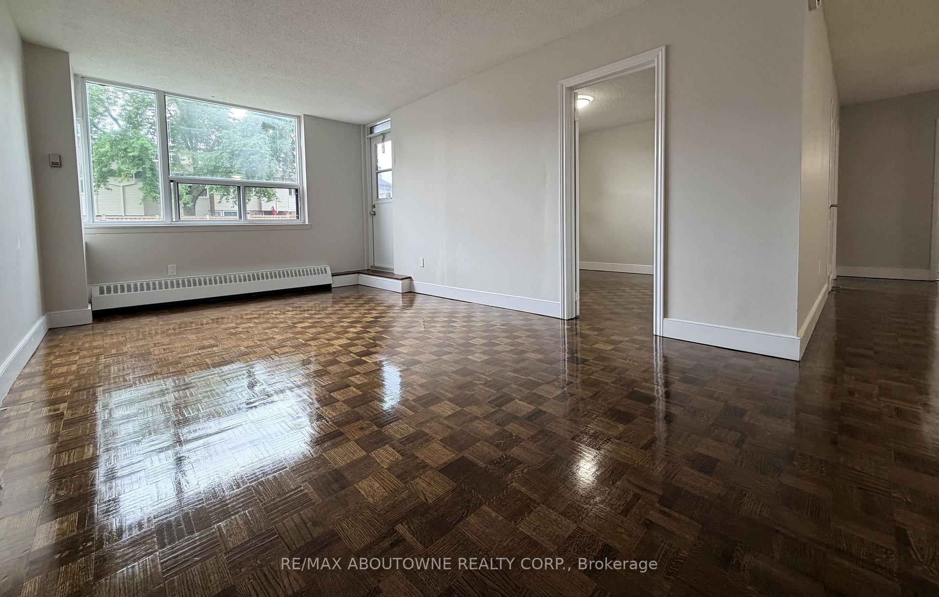 Photo 6 of Unit 101, 147 Wellington Street W, Aurora, Aurora Village — HOMEH