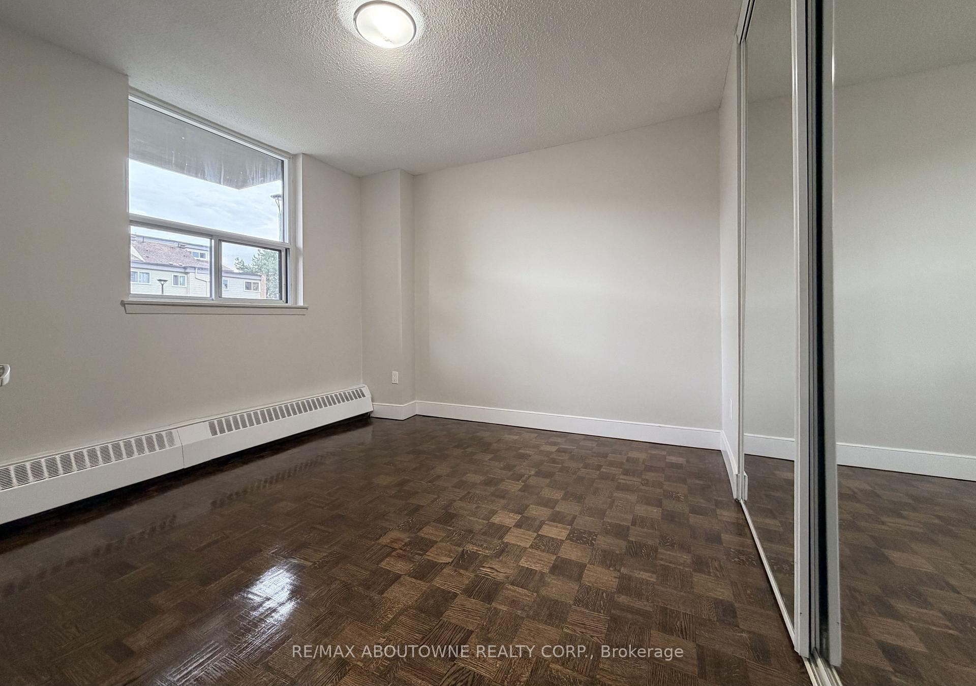 Photo 7 of Unit 101, 147 Wellington Street W, Aurora, Aurora Village — HOMEH