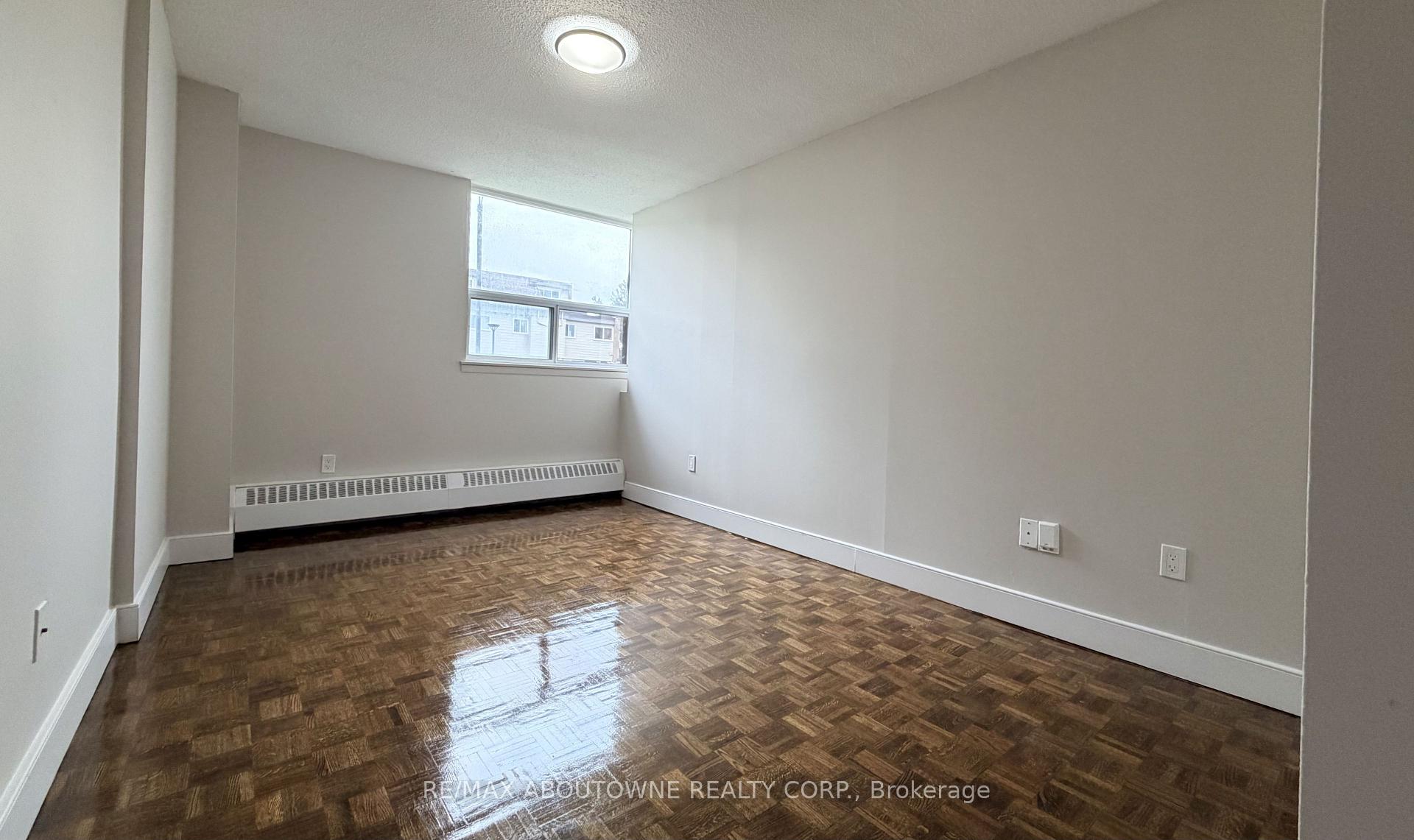 Photo 12 of Unit 101, 147 Wellington Street W, Aurora, Aurora Village — HOMEH