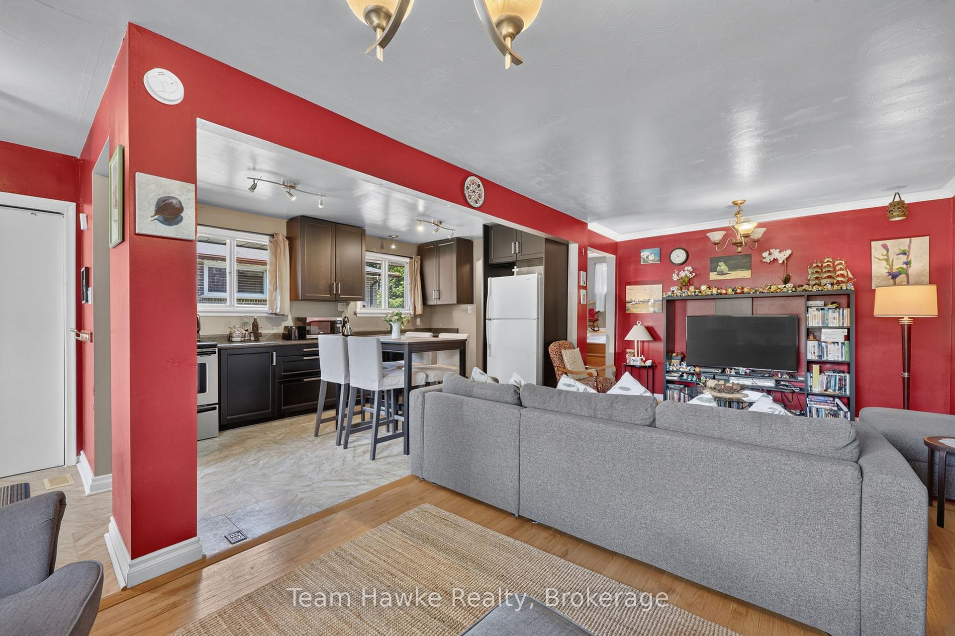 Photo 8 of 320 Scott Street, Midland — HOMEH