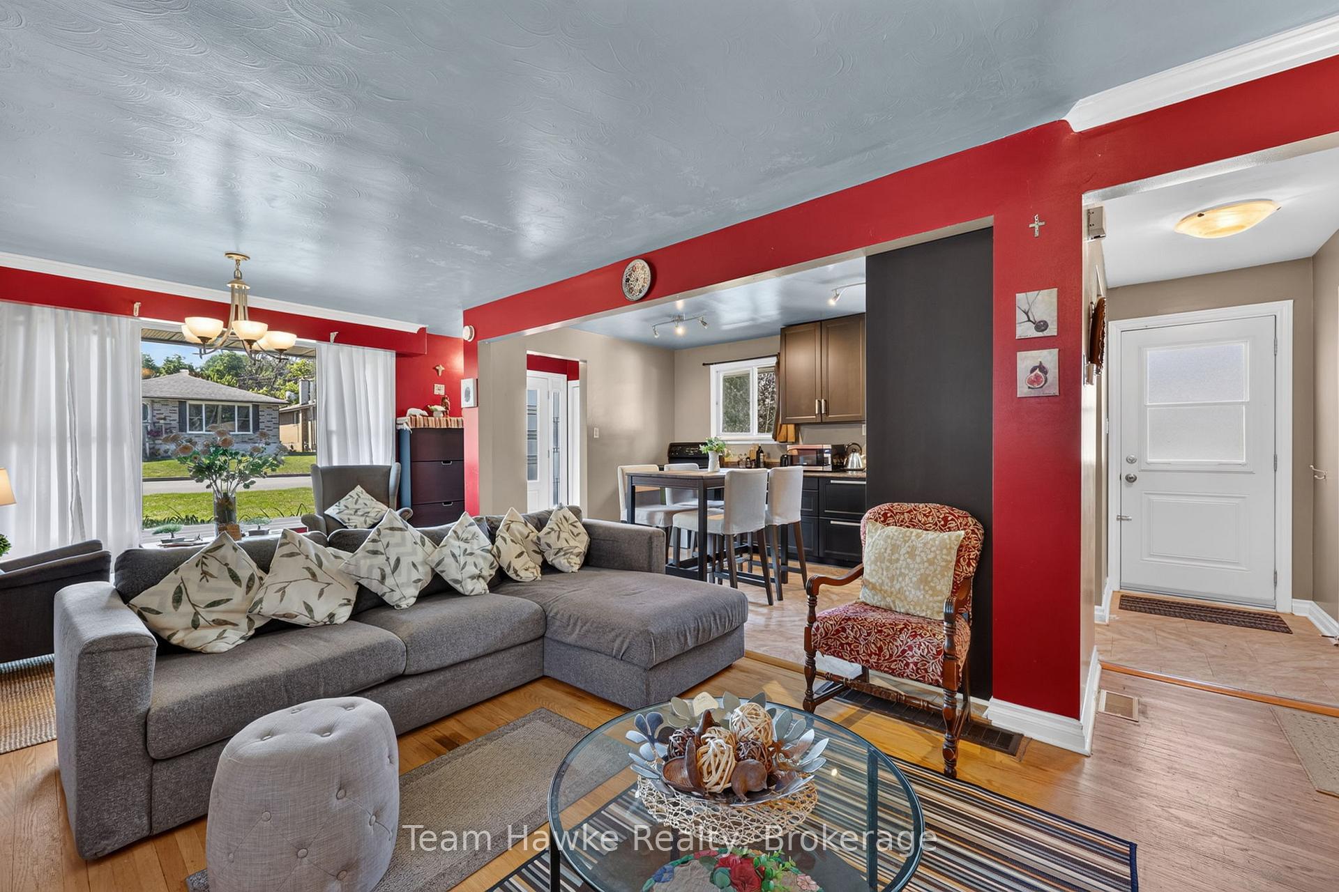 Photo 10 of 320 Scott Street, Midland — HOMEH