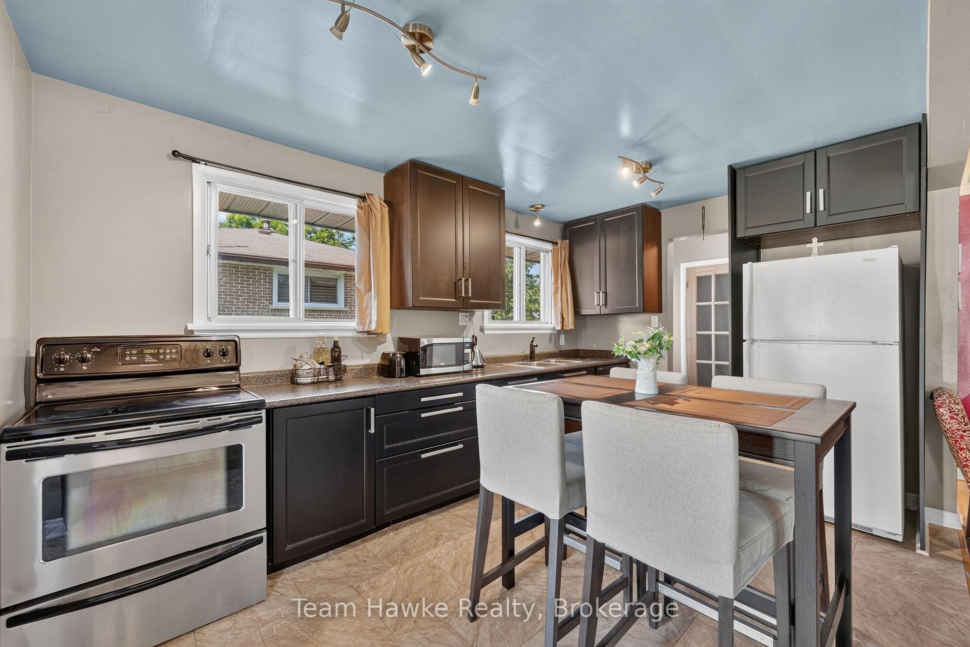 Photo 13 of 320 Scott Street, Midland — HOMEH