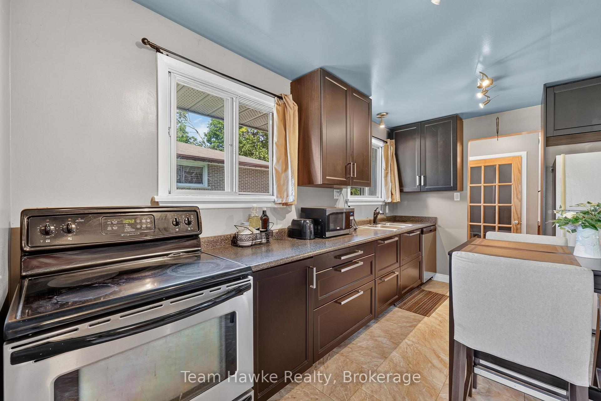 Photo 14 of 320 Scott Street, Midland — HOMEH