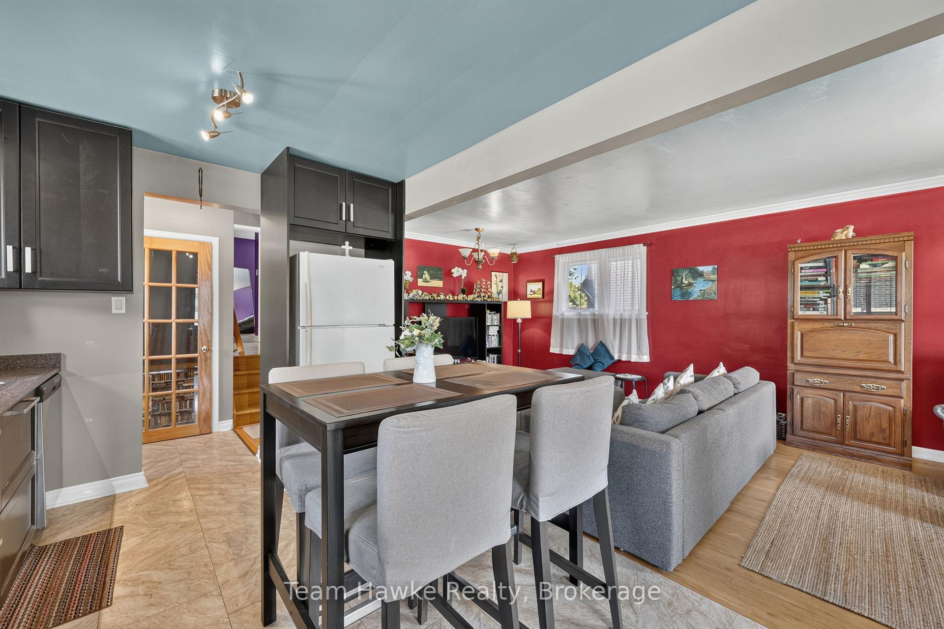 Photo 16 of 320 Scott Street, Midland — HOMEH