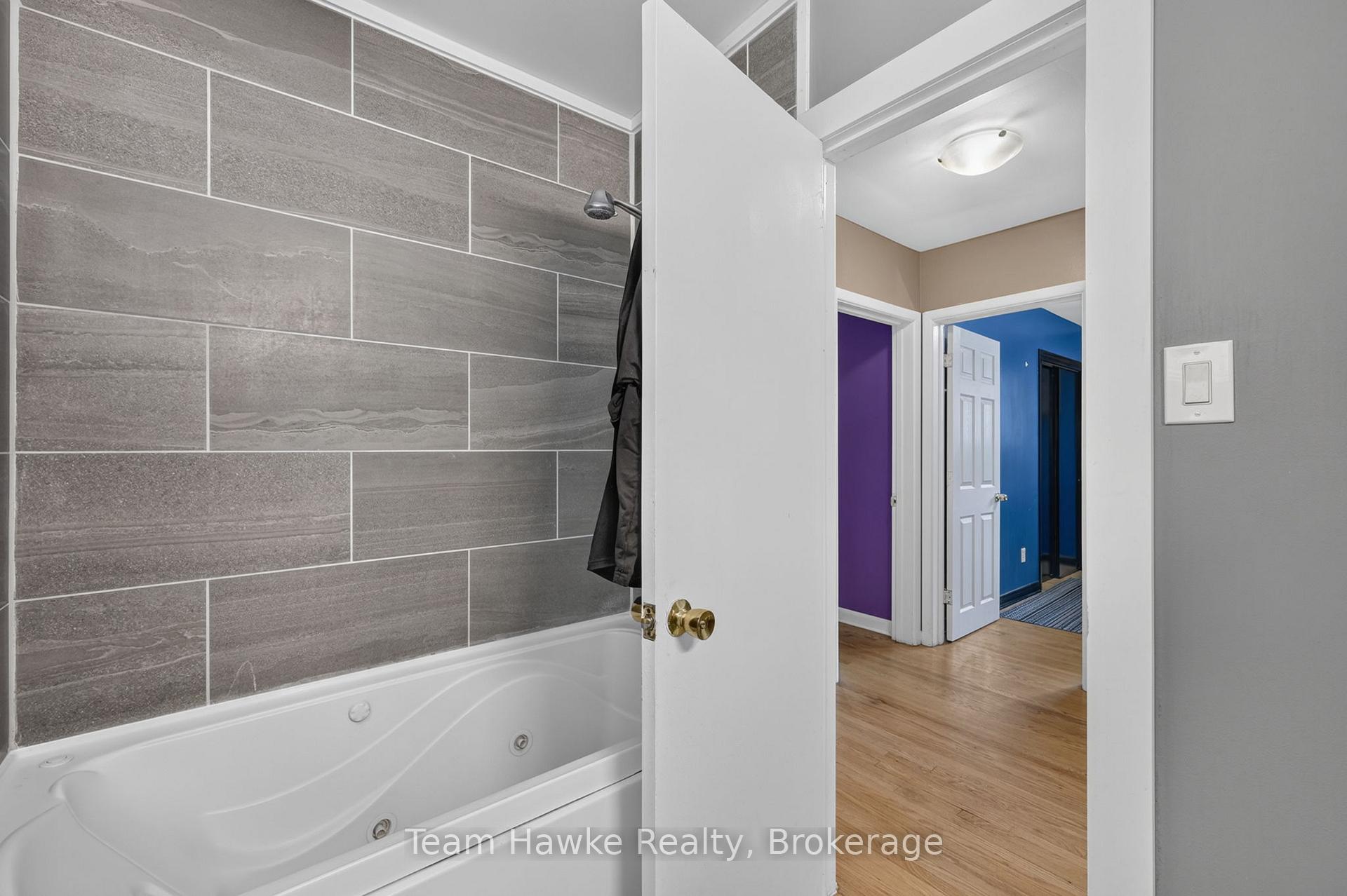 Photo 22 of 320 Scott Street, Midland — HOMEH