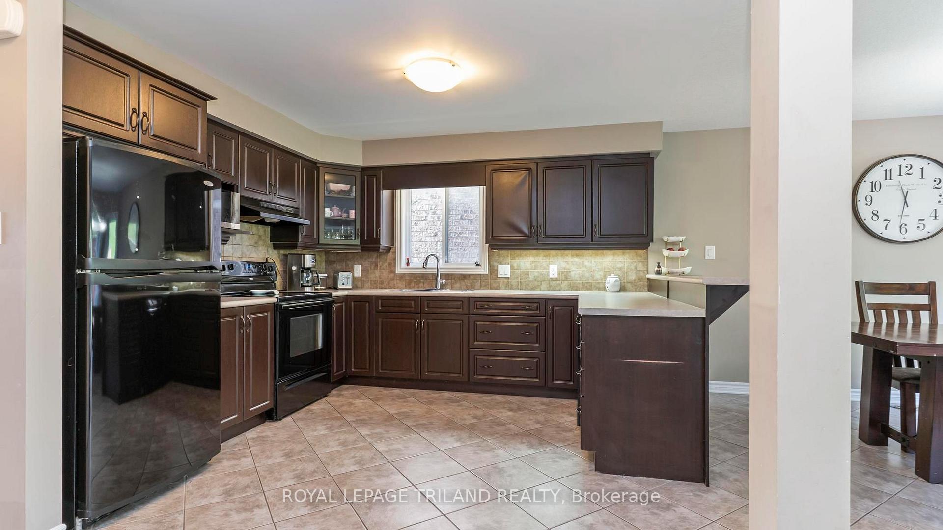 Photo 6 of 994 Mapleridge Street, London, North M — HOMEH