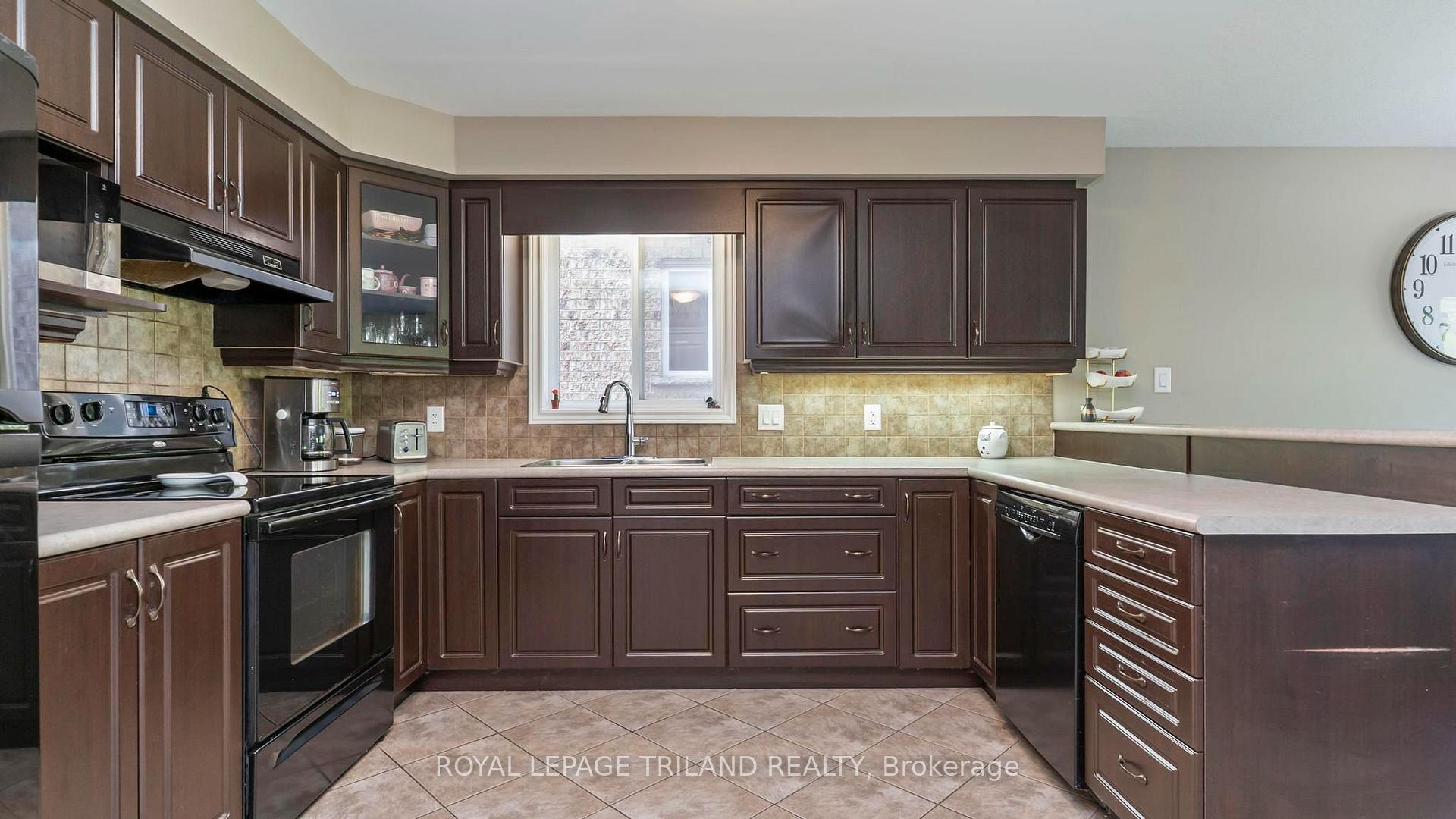 Photo 7 of 994 Mapleridge Street, London, North M — HOMEH