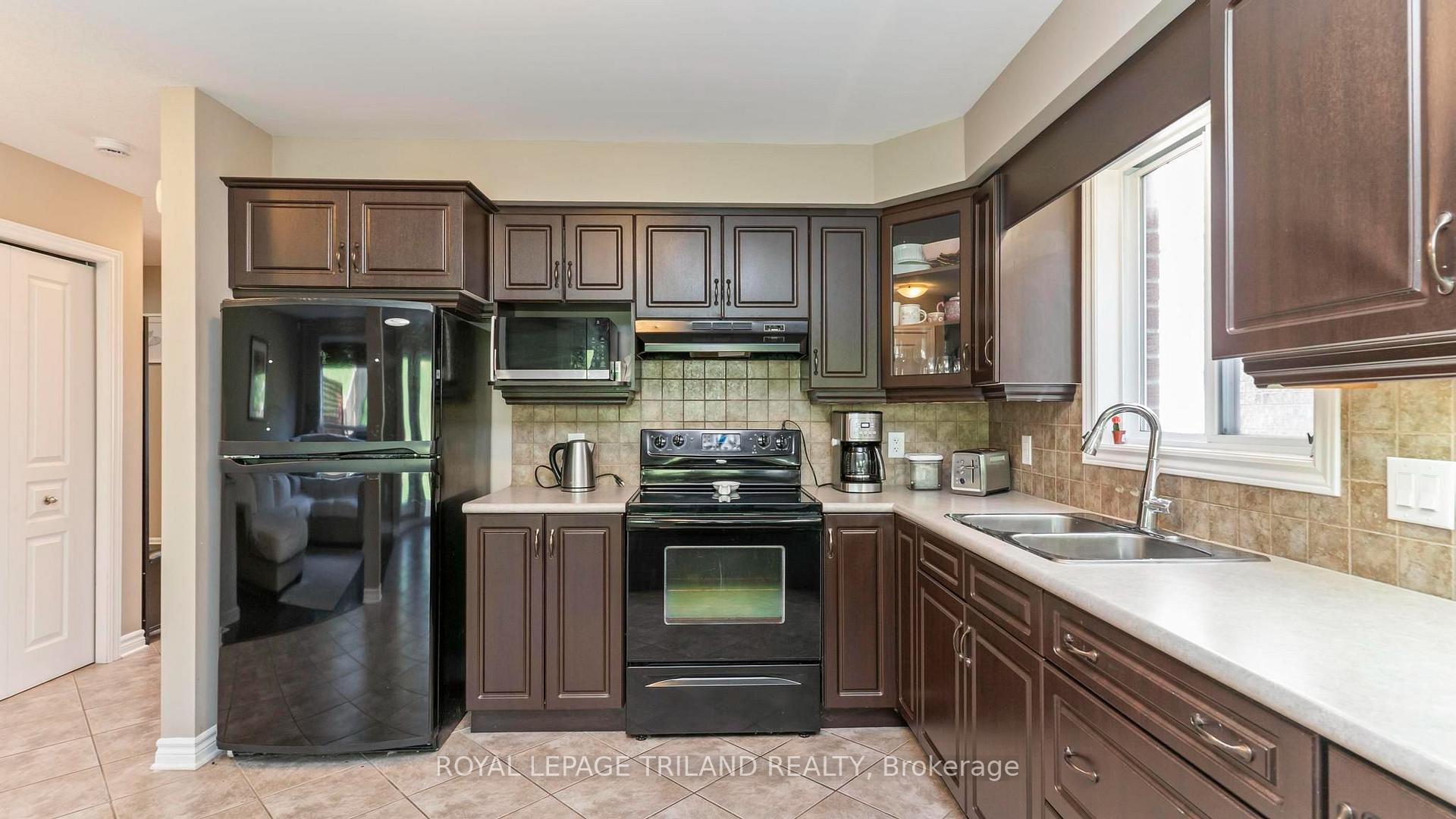Photo 8 of 994 Mapleridge Street, London, North M — HOMEH