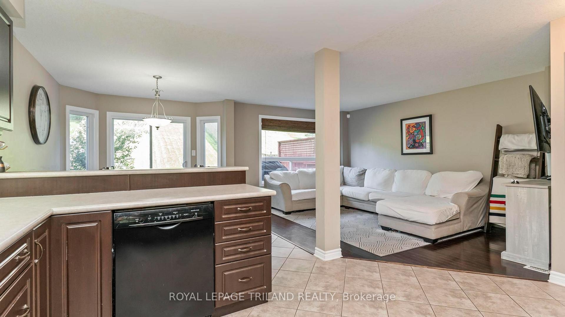 Photo 9 of 994 Mapleridge Street, London, North M — HOMEH