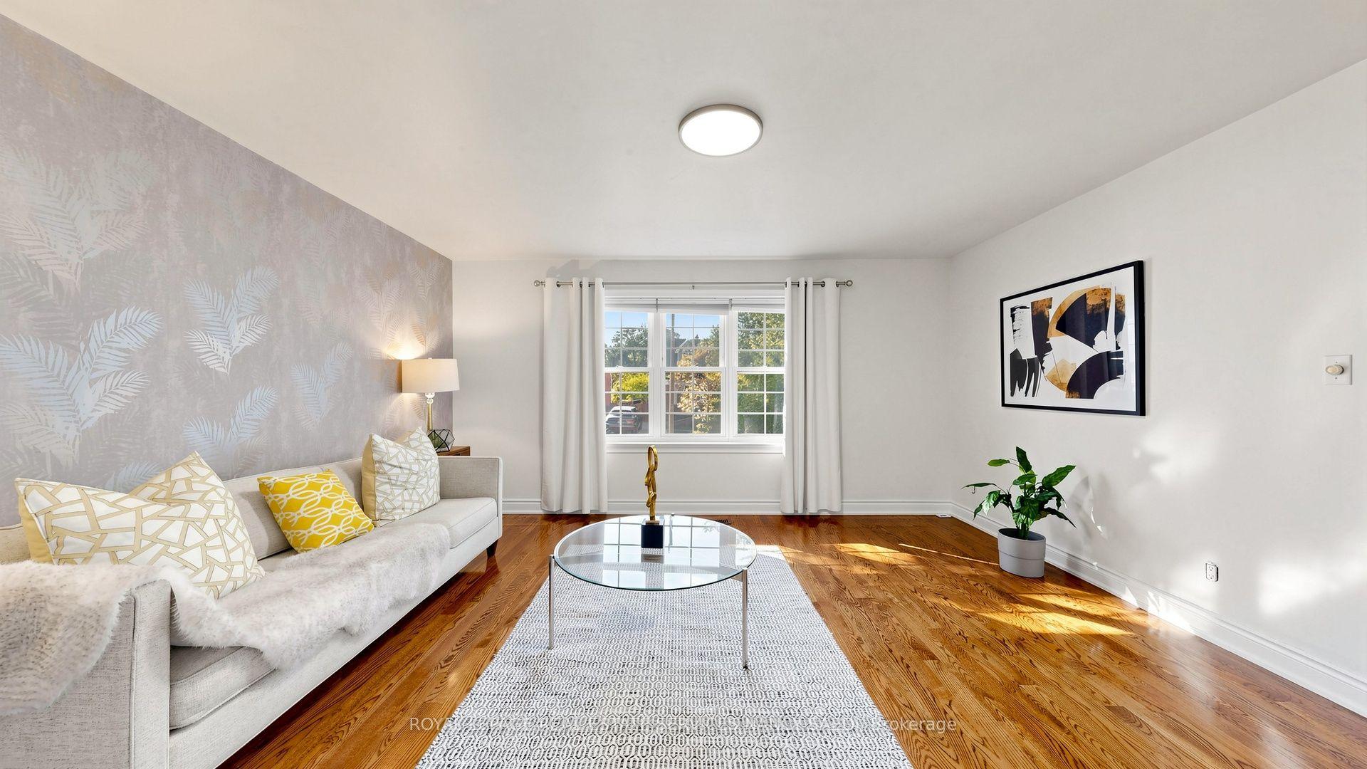 Photo 6 of 118 Anndale Drive, North York, Willowdale East — HOMEH