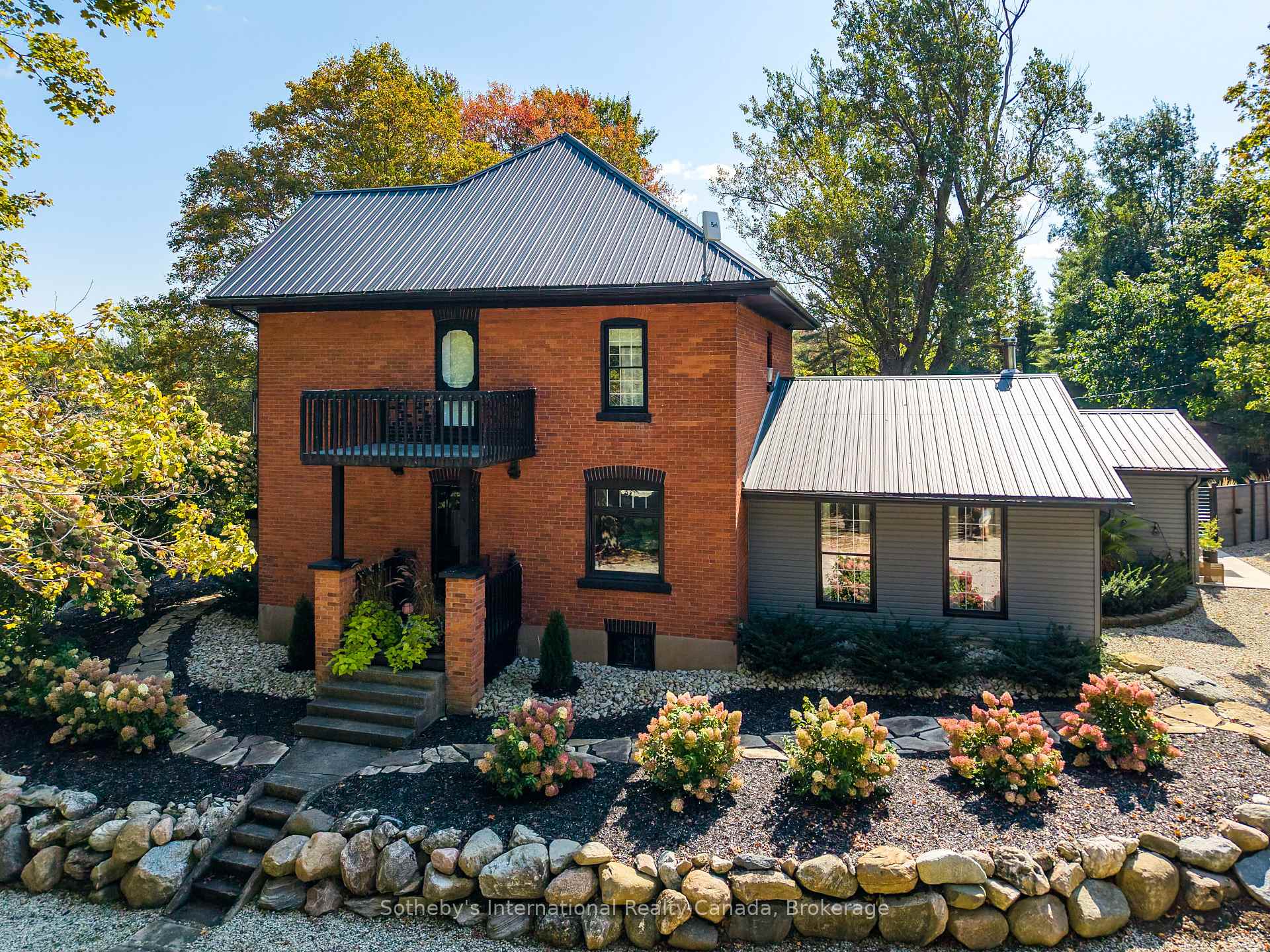 Photo of 137840 Grey 12 Road