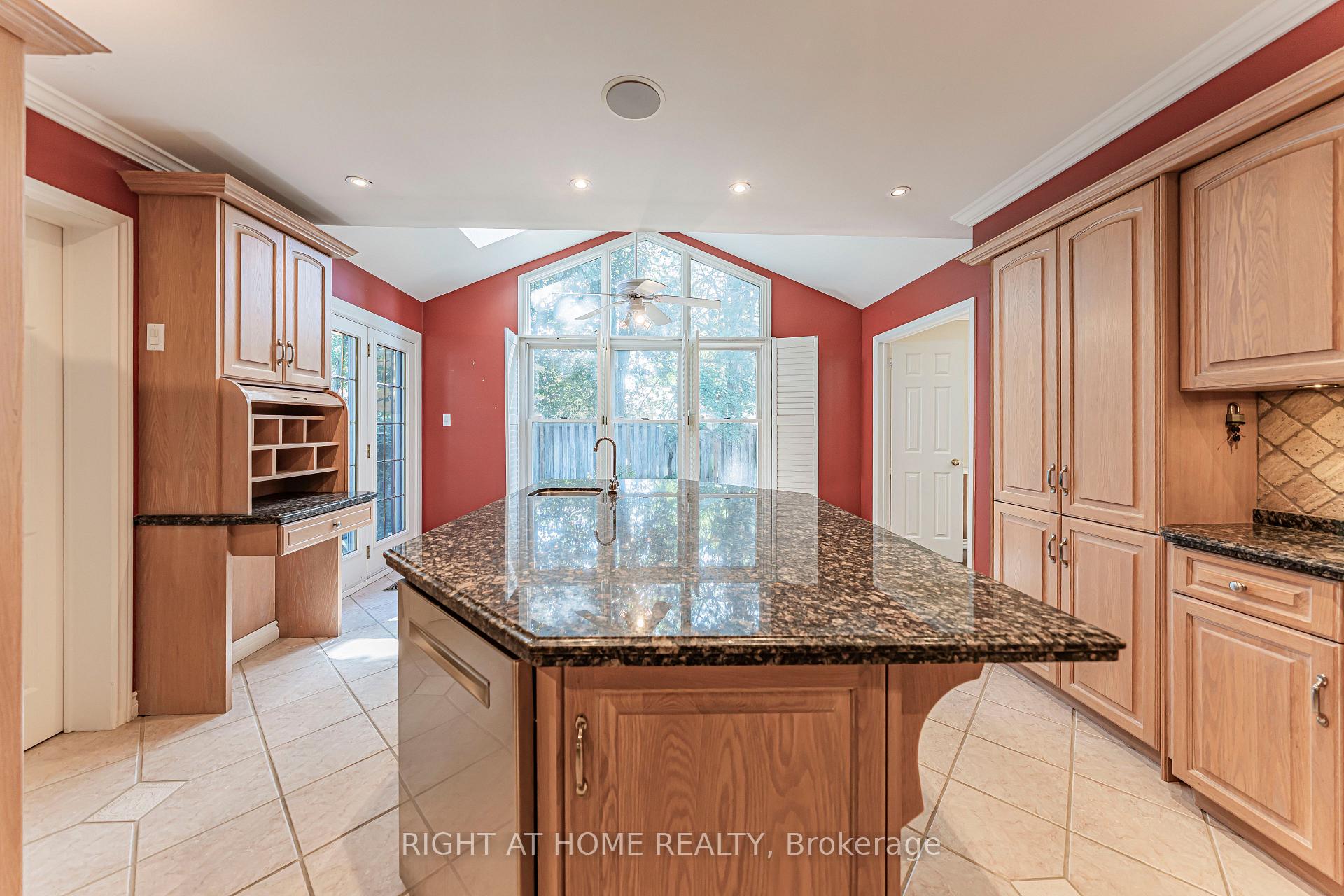 Photo 9 of 1746 The Loft, Mississauga, Erin Mills — HOMEH