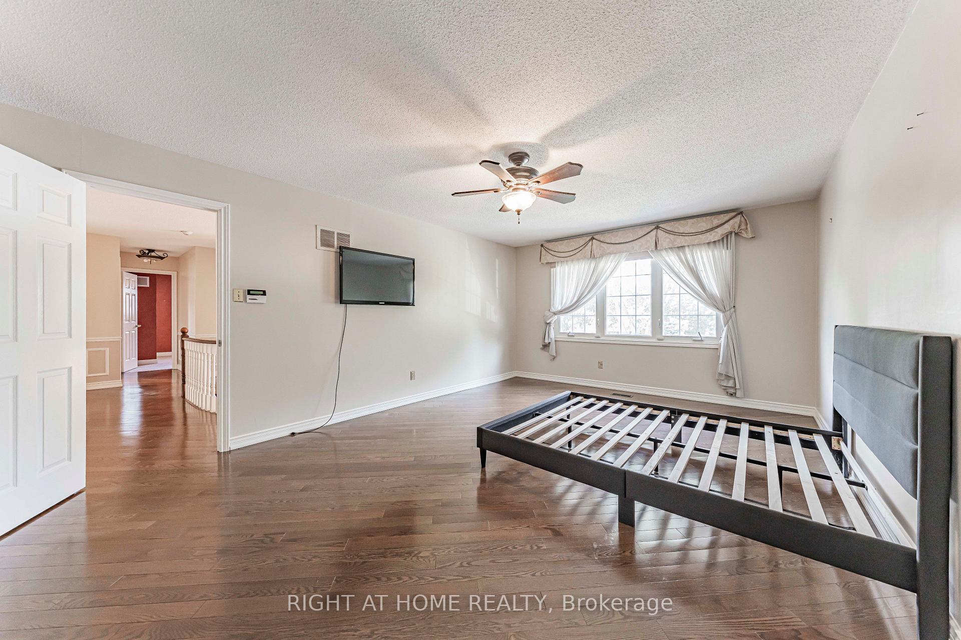 Photo 13 of 1746 The Loft, Mississauga, Erin Mills — HOMEH