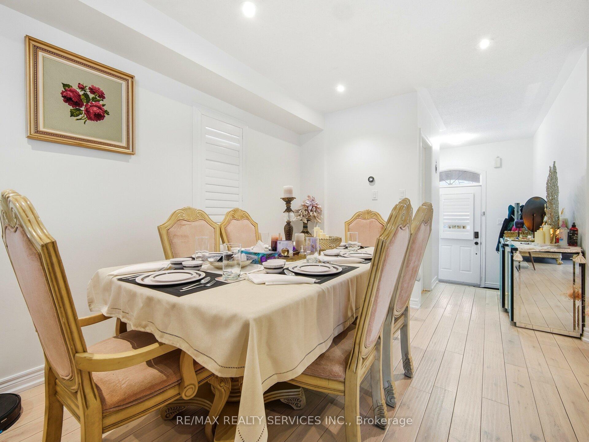 Photo 7 of 33 Sewells Lane, Brampton, Fletcher's Meadow — HOMEH