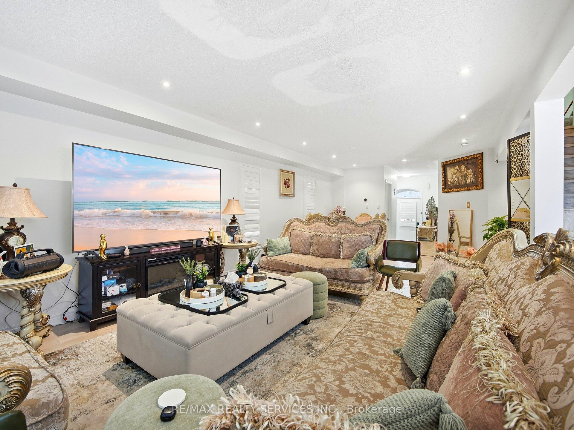 Photo 17 of 33 Sewells Lane, Brampton, Fletcher's Meadow — HOMEH