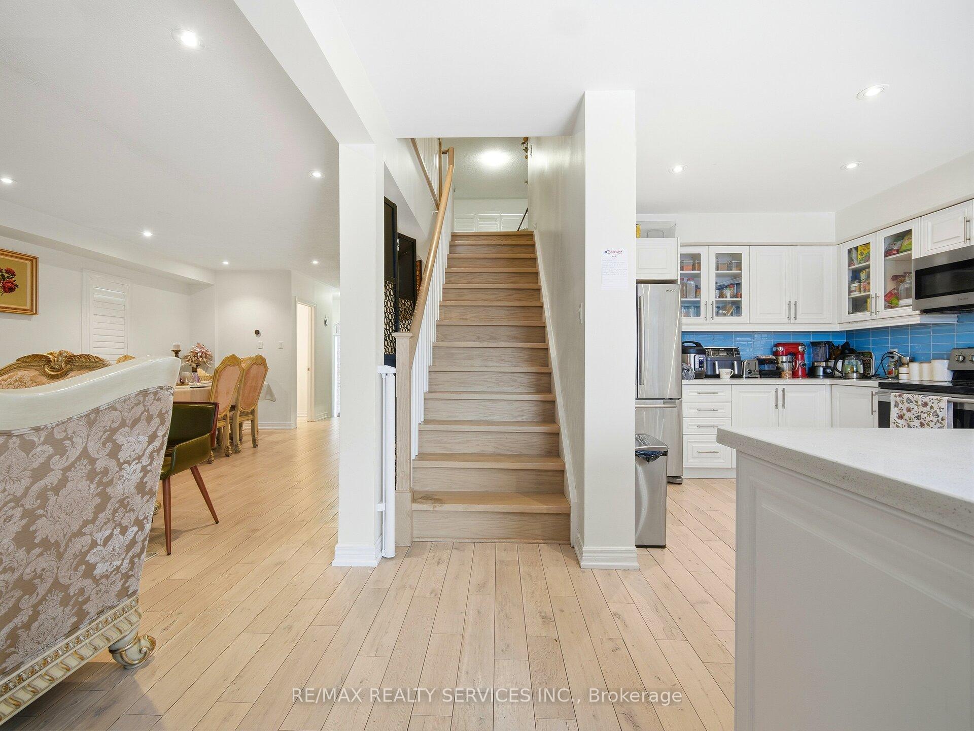 Photo 39 of 33 Sewells Lane, Brampton, Fletcher's Meadow — HOMEH